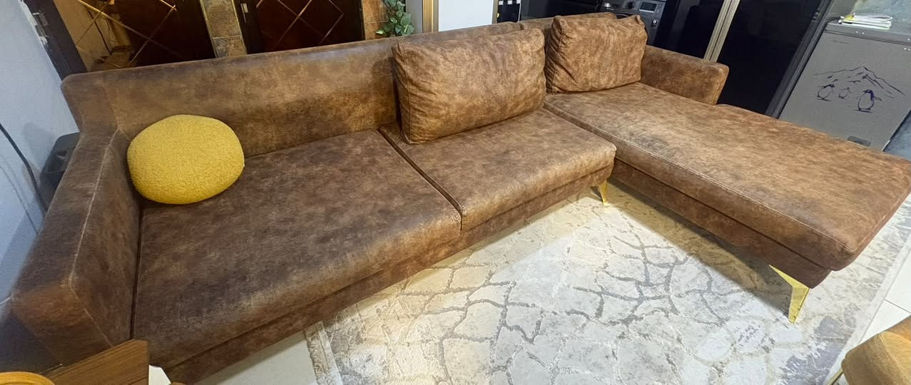 ديوان تركي درجه اولى قياس ١٧٠*٢٩٠ نظيف كلش بغداد الكرخ ***********
السعر ٣٥٠ الف وبي مجال
