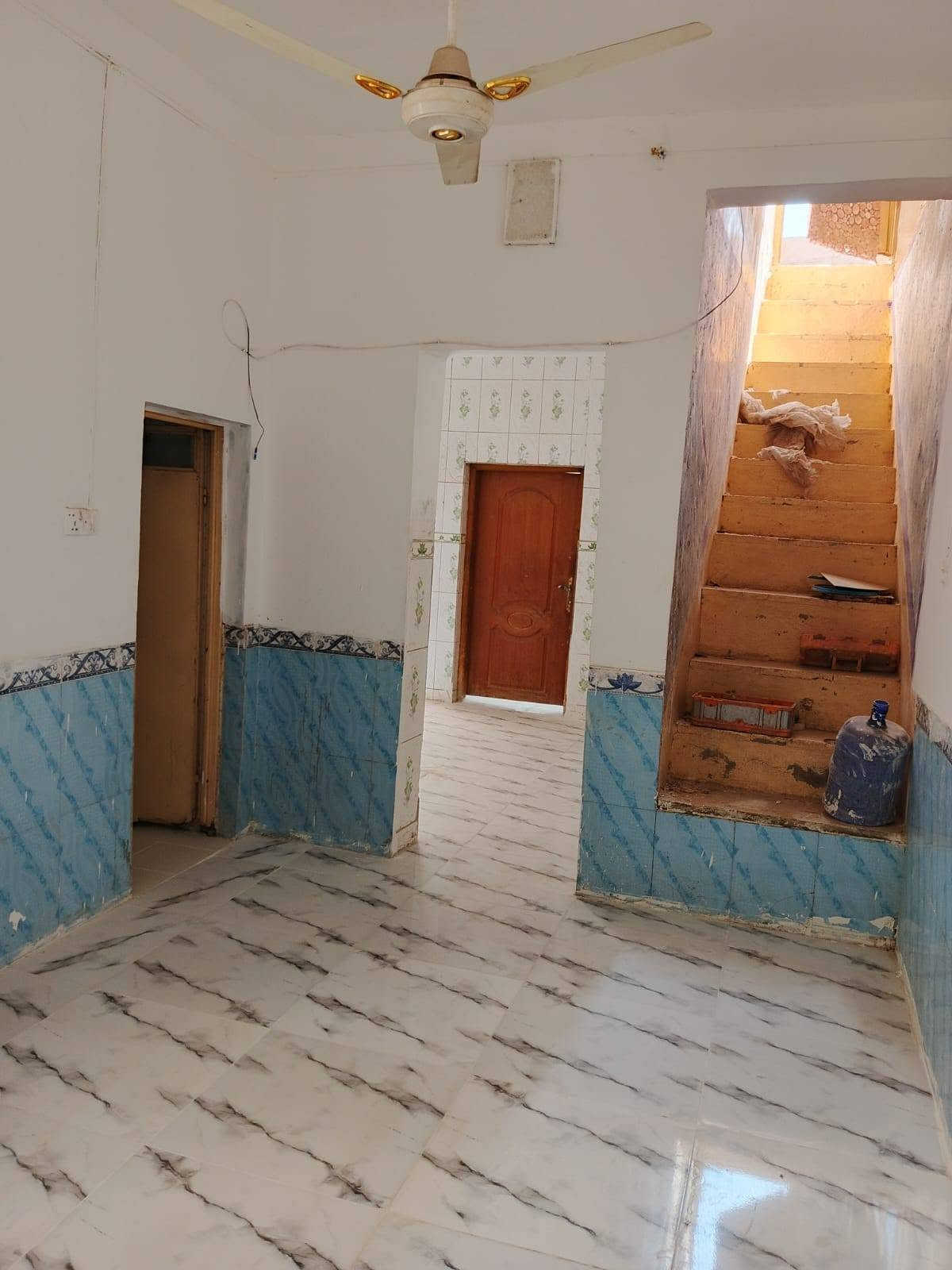 بسم الله الرحمن الرحيم.                                                  عرض حي ميسان قطاع 73 شريط ميسان مساحه 100متر سعر 112 مليون مع مجال    عرض شارع 10متر.                 يحتوي على طارمه مطبخ ستقبال صاله وغرفه وكشوفه حمامات داخليه وخارجيه                                                  موقع مكتب حي ميسان شارع كيات قرب تقاطع بواري.           مقاولات عامه مناسبه.                                                    رقم للستفسار ***********
