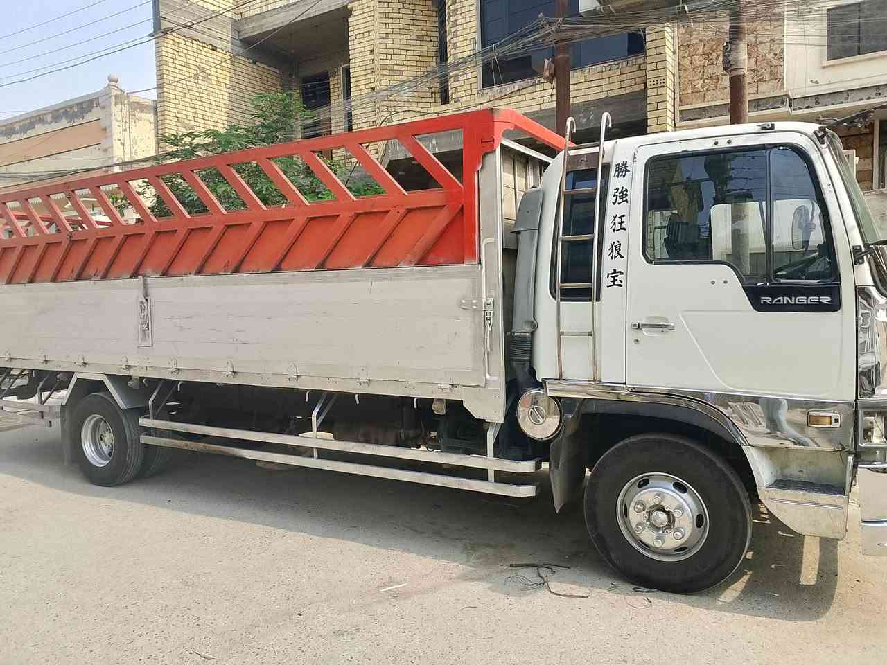 هينو • ستة وربع • موديل ٢٠٠٠