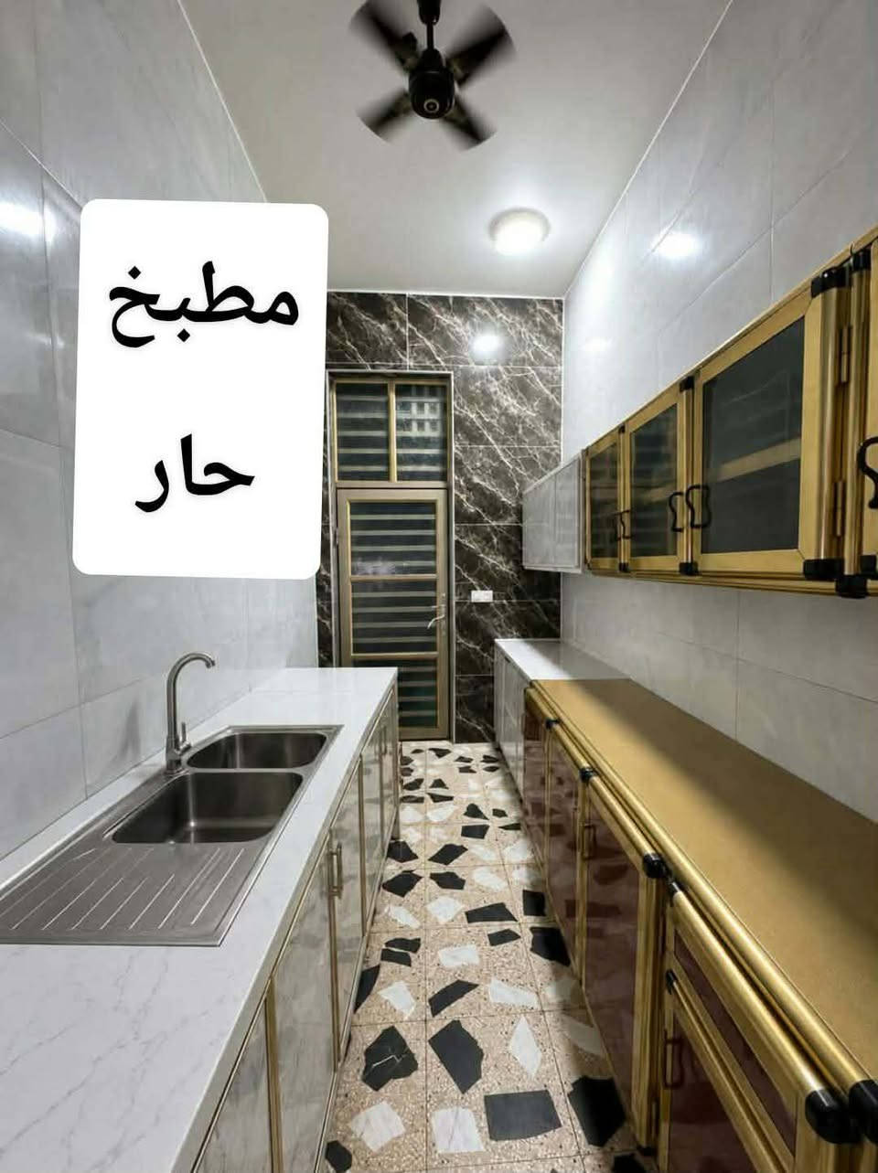 السلام عليكم عندي بيت للبيع حي ميسان شارع البوريات قرب اسواق المصطفى شارع 12 رقم العقار 22374/3 بنيان جديد طابق واحد اساس صب رفت مسلح حصيرتين زائد جسور مخفيه تحت الحصيرتين 
بنيان طابوق جمهوري النهروان 
السقف صب كونكريت مسلح 
المجاري داخل الرفت 
كهرباء بوري مي دفن درجه اولى 
المطبخ والصحيات بورسلين للسقف 
ارضيه كاشي مكان السبالت بورسلين للسقف 
مساحة العرصه 200 متر الواجهه 10 والنزال 20 البيت متعوب عليه مال جناي 
غرفتين معزولات عن الصاله وصحيات داخليه وصاله كبيره ومطبخ حار وبارد معزولات مكاشيف عدد 2 واستقبال كبير وطارمه وصحيات خارجيه سياج الشارع 3 دنك الواجهه بس ملبوخه سمنت سعره 265 وبي مجال بسيط رقم التليفون 
***********
