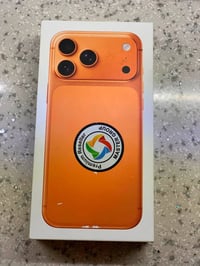 عندي ايفون 17 pro max للبيع   الذاكره 256   بعده ممفتوح من الكارتون ود...