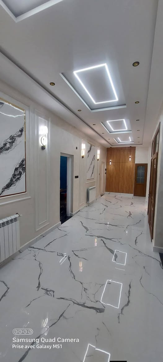 شركه الصفا‏‪***********‬‏ الديكورات الحديثه ( بغداد) 
ديكور يخطف العين ✨

لمسات مودرن راقية 🤎

أفخم تفاصيل الجبس والإضاءة

ركن هدوء وفخامة 🏡

شوفوا جمال التفاصيل 😍

تصميم يغيّر جو البيت بالكامل

مودرن بأجواء دافئة ✨

لما الديكور يتكلم عن الذوق

تفاصيل بسيطة لكن فخمة

ديكور أحلام لكل بيت 🛋️
‏‪***********‬‏

نص مكتوب في الصور:
- Samsung Quad Camera
- Prise avec Galaxy M51