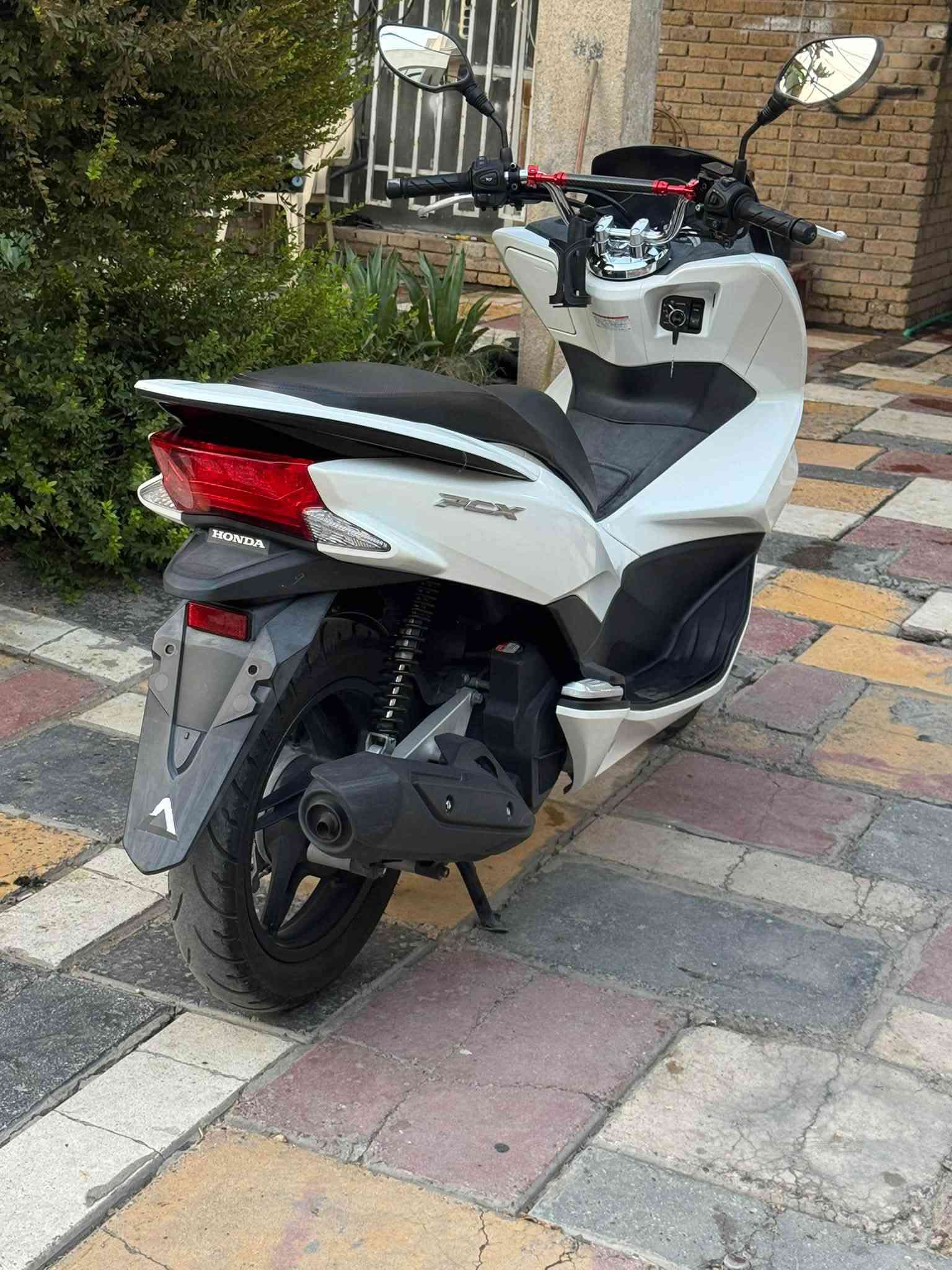 سلام عليكم للبيع PCXجيل الثاني
ياباني حرف JFماشيه 20الف وبلمزاد 19دراجه رمبه مصار فتره من نزلته مكينه 125اوراق المزاد موجوده شرط كفاله عامه كفر ومكينه سعر 21 ورقه وبيه مجال حك الجيه مشتراته 23 للاستفسار ***********بغداد حي القاهره
