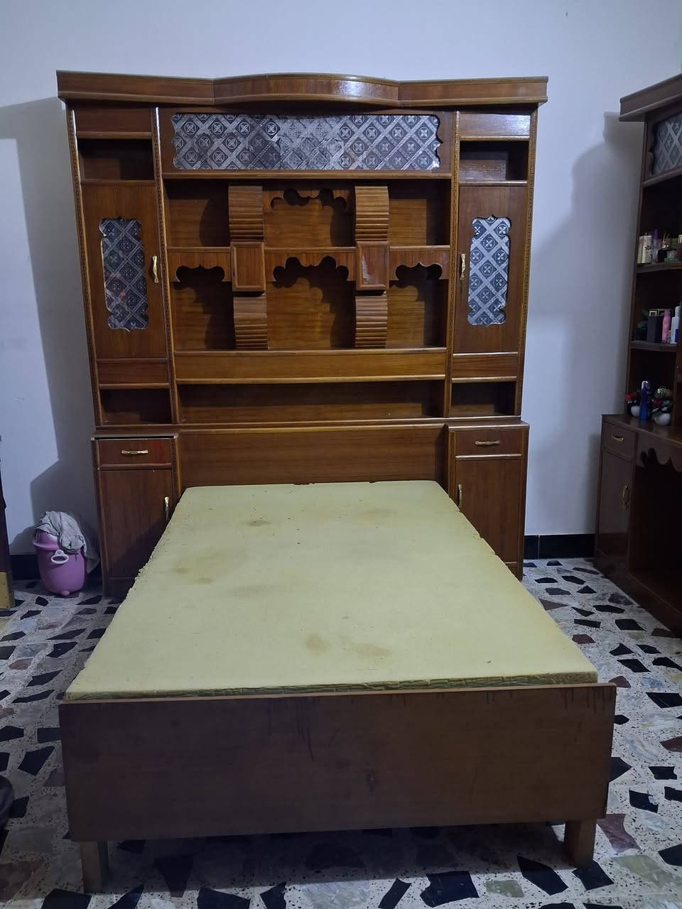 السلام عليكم چربايه مستعمله شبه جديده المكان بغداد ابي غريب 160وبيهه مجال قليل 
***********
