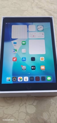 ايباد 9 • ذاكرة ٦٤ • بطارية ٨٩
