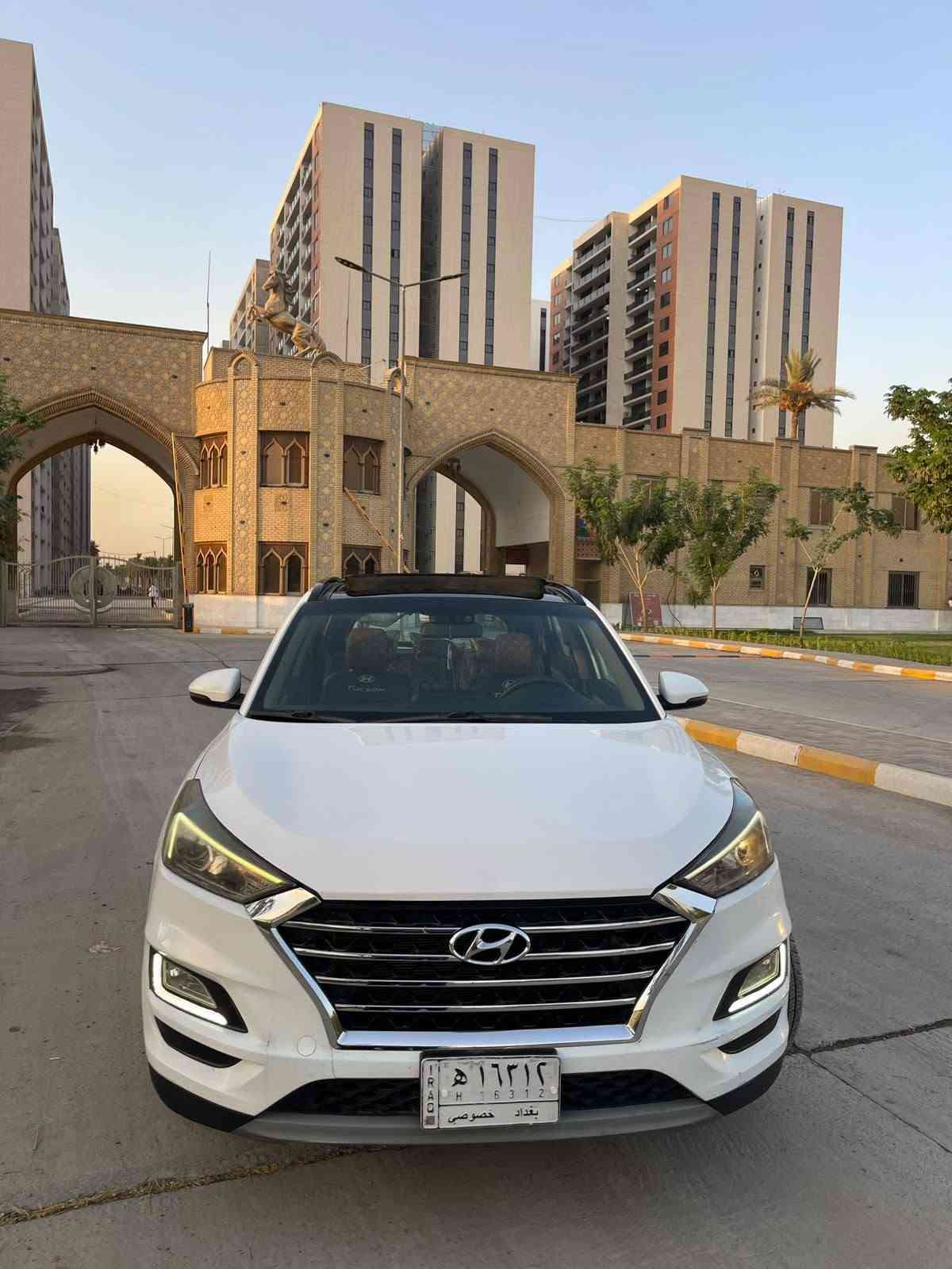 السلام عليكم

توسان 2020 خليجي  / بانوراما) 🚗

​المواصفات:

​الموديل: 2020 (وارد خليجي)

​المسافة المقطوعة: 100 ألف كم

​المحرك: بحالة ممتازة جداً

​الكير: بحالة ممتازة جداً

​ (الكشر): نظيف جداً

​🌟 أبرز المواصفات والتجهيزات:

​سقف بانوراما
بصمه 👍 

​مرايا شفط 

​تحكم كامل بالستيرن
كشنات جهتين كهرباء 

​كاميرا خلفية + حساسات خلفية

​وباقي المواصفات المعروفة لهذه الفئة

​الضرر:  باب السايق ولباب وره السايق صبغ 

​💰 السعر المطلوب: 165 ورقة
مكاني بغداد الدوره 

*********** بغداد, العراق
