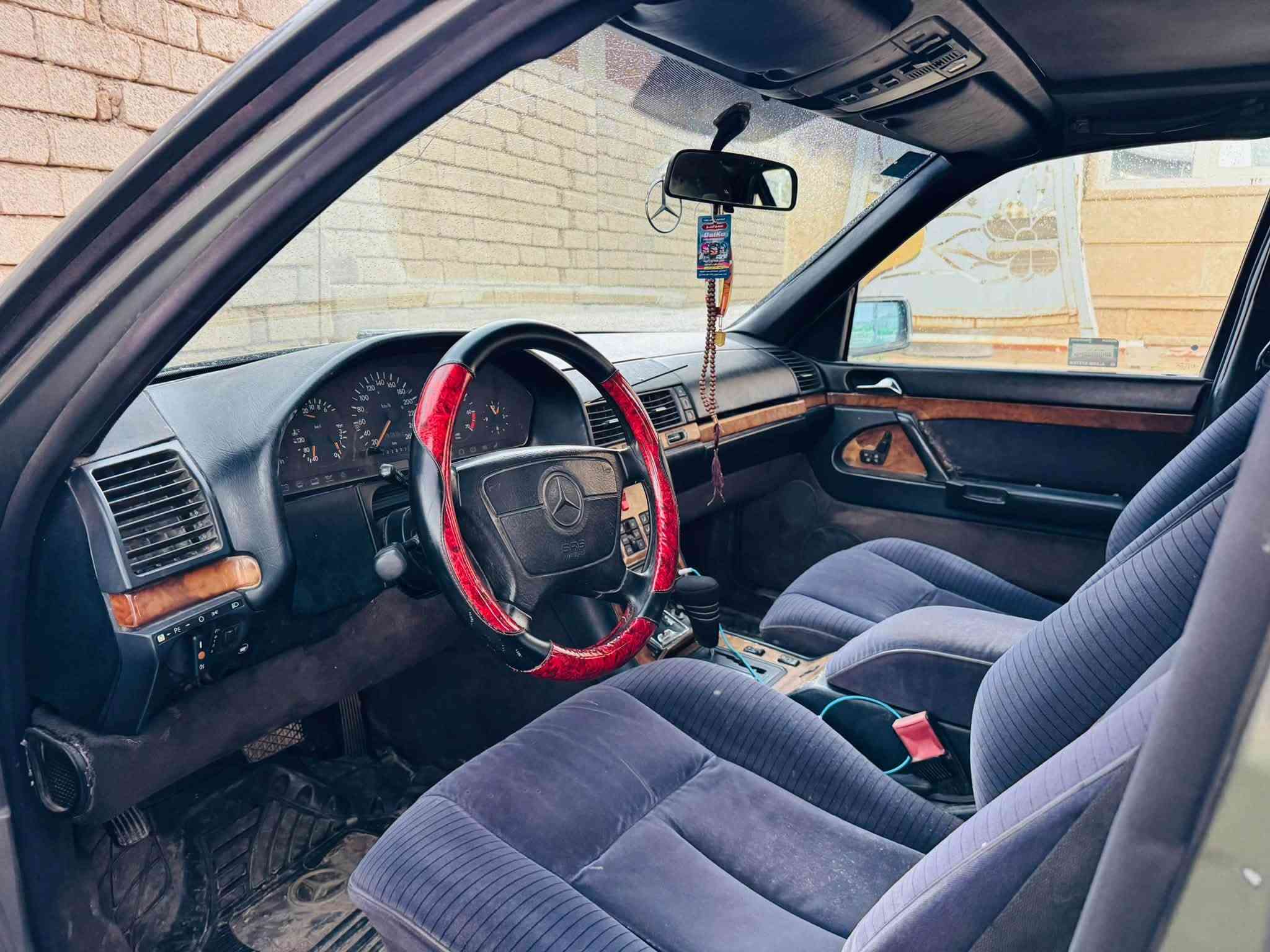 السلام عليكم مارسدس s500 1992
محرك بلادي (V8) 
رقم انبار دولي مشروع وطني ب اسمي
هزة ما منتهية بعد 
سنوية لل2031 
تخم تاير جديد 
صدر نص عمر 
كهربائيات كلها شغالة 
تبريد تدفئة شغالات 
السيارة بلادية و نظيفة 
العنوان صلاح الدين الشرقاط 
السعر 55 ويرهم مراوس حسب القناعة 
***********
