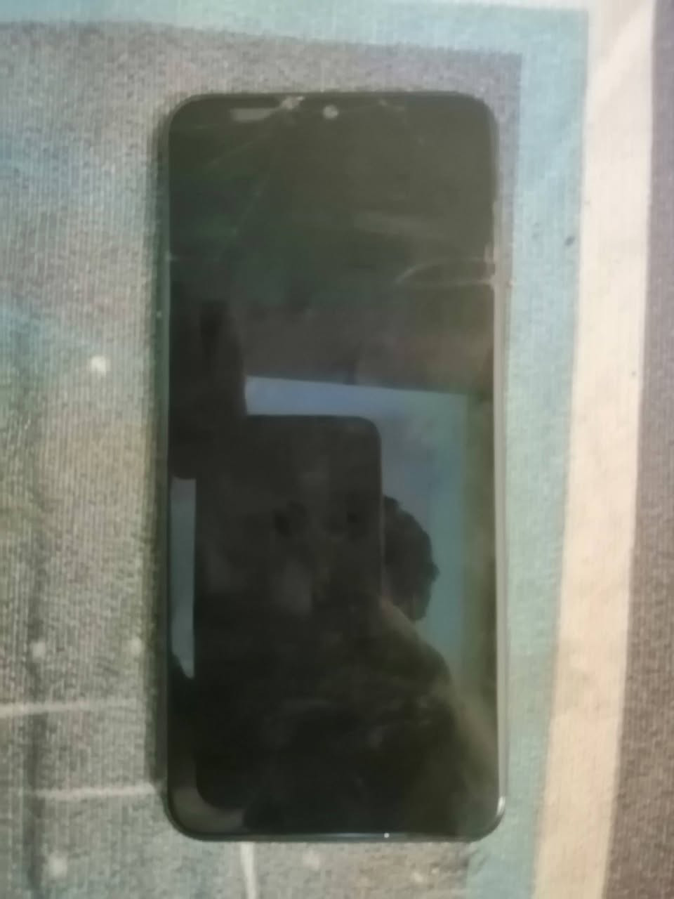 ريدمي A3شاشه مفطره مابي شي شغال للبيع سعر 75 كلكسي A03 للبيع 60
