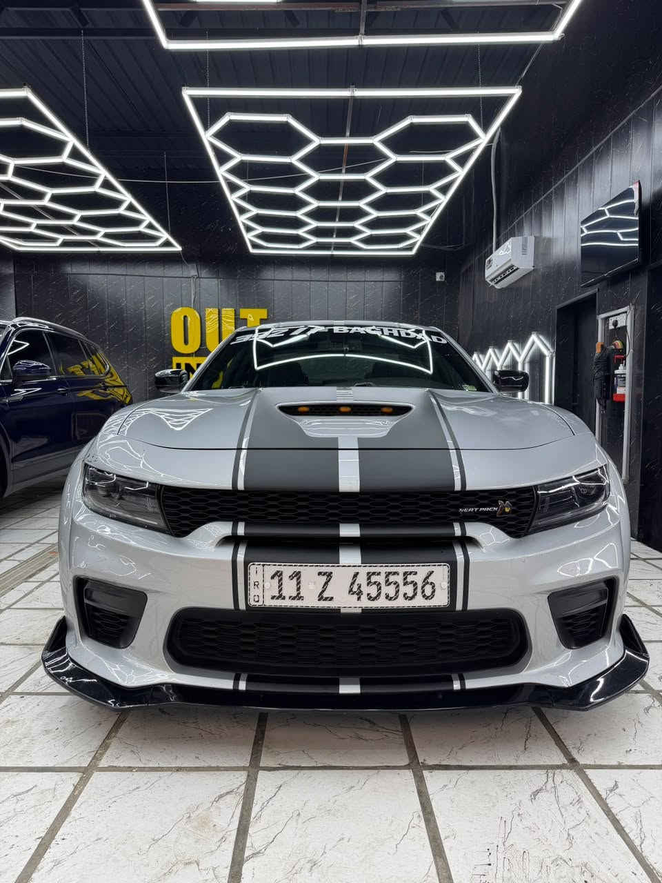 ‏ 🩶🔥👿CHARGER SCAT PACK WIDE BODY 2023 LAST CALL
دوج جارجر سكات باك وايد بدي لاست كول ( النداء الاخير ) 
الموديل : 2023
المحرك : V8 / 6400 cc 🔥
الكير : أوتوماتيك 
العداد : 18 الف ميل 
المنشئ : وارد كندي 
الون :  سلفر مميز 
الحالة او نوع الضرر : كلين تايتل طخه بسيطة بالحداديه تاير الخلفي فقط #ايرباك برده فقط 
رقم الشاصي : 2C3CDXGJ8PH663965

الـــــمـــواصــفـــــات 

فول مواصفات 1/1 عدى كشنات الجلد وردارات 

‏ رقم بغداد مميز 
  فتحه سقف (سلايد) 
 كامرة خلفية 
 حساسات خلفية 
 ويل قياس 20  11 انج 
 سستم صوت هارمن كأردن 
 شاشة قياس 8.5 انج اوبشنات SRT
كشنات مخمل حضن 
 تدفئة كشنات وستيرن
 تشغيل عن بعد 
 تبريد قطعتين 
 شفتات سترين 
فجوج 6 بستم
فلنجه كبيره. 
وبعد الموصفات معروفه مال الوايد بدي

الاضافات 

‌‎برمجه شموخ الصقر ( عقيل ) 
‌‎ولف حماوه مشموتو 82
‌‎تخم تاير امامي خلفي 315
‌‎دركه فورجيد فايبر اصلية
‌‎شفتات ستيرن كاربون فايبر الياف حقيقي

‌‎لحيه اماميه SRT
‌‎دوس اضافيه جانبيه SRT
دفيوزر دعاميه خلفيه SRT
احزمه اورنج اديشن
‌‎داون بايب وتفريغ يم علي الوادي

السعر : 345 ورقه وبيه مجال للشراي 💸
الموقع : بغداد حي الجامعه 📍
للتواصل الواتساب او اتصال صاحب سياره ***********⁩⁩⁩⁩⁩⁩⁩⁩

رابط الواتساب المباشر للمراسلة صاحب سيارة👇🏻☑️
https://wa.me/9647705947464
