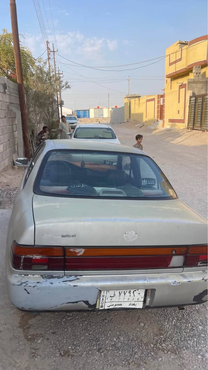كورلا ٩٣ سيارة حلوة وبلادية عوزة حدادية 

السيارة حائز ثالث 

سعر ٣٩ وبيه مجال

*********** البصرة, العراق
