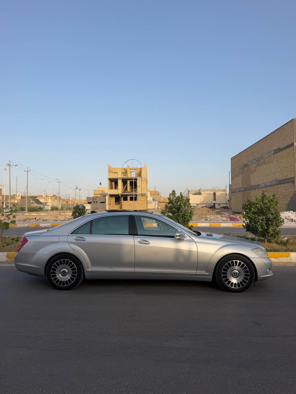مارسدس S500 4matic 2008
فقط جاملغ امامي جهة السايق مبدل نفس اللون ماشيه 123 الف كيلو حقيقي وارد كوري 
فول مواصفات للاخير ، بردات اوتماتيك ، بانوراما ، كشنات جلد تدفئة تبريد، جوبلسات 
السيارة جديدة كلش ومصروف عليهة هواي وما تحتاج برغي 
باتريات جديدة ، تخم تاير جديد ، بلكات ونوزلات جدد ، حداديه امامي خلفي جديد
مكاني ناصريه  
رقم ذي قار بأسمي تحويل ثاني يوم 
السعر $175 وبيهة مجال
*********** ناصرية, ذي قار
