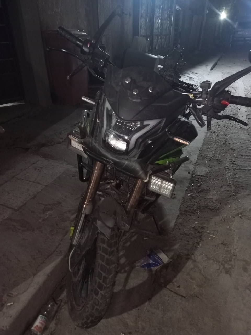 السلام عليكم
دراجة دايون ادفنجر. 300 cc 
رقم اربيل العنوان بغداد البياع 
ماشية 1500 الف 
سويت بيها حادث وكلشي موضح بالصورة السعر 2600 التفاصيل أكثر ع هذا الرقم ***********
