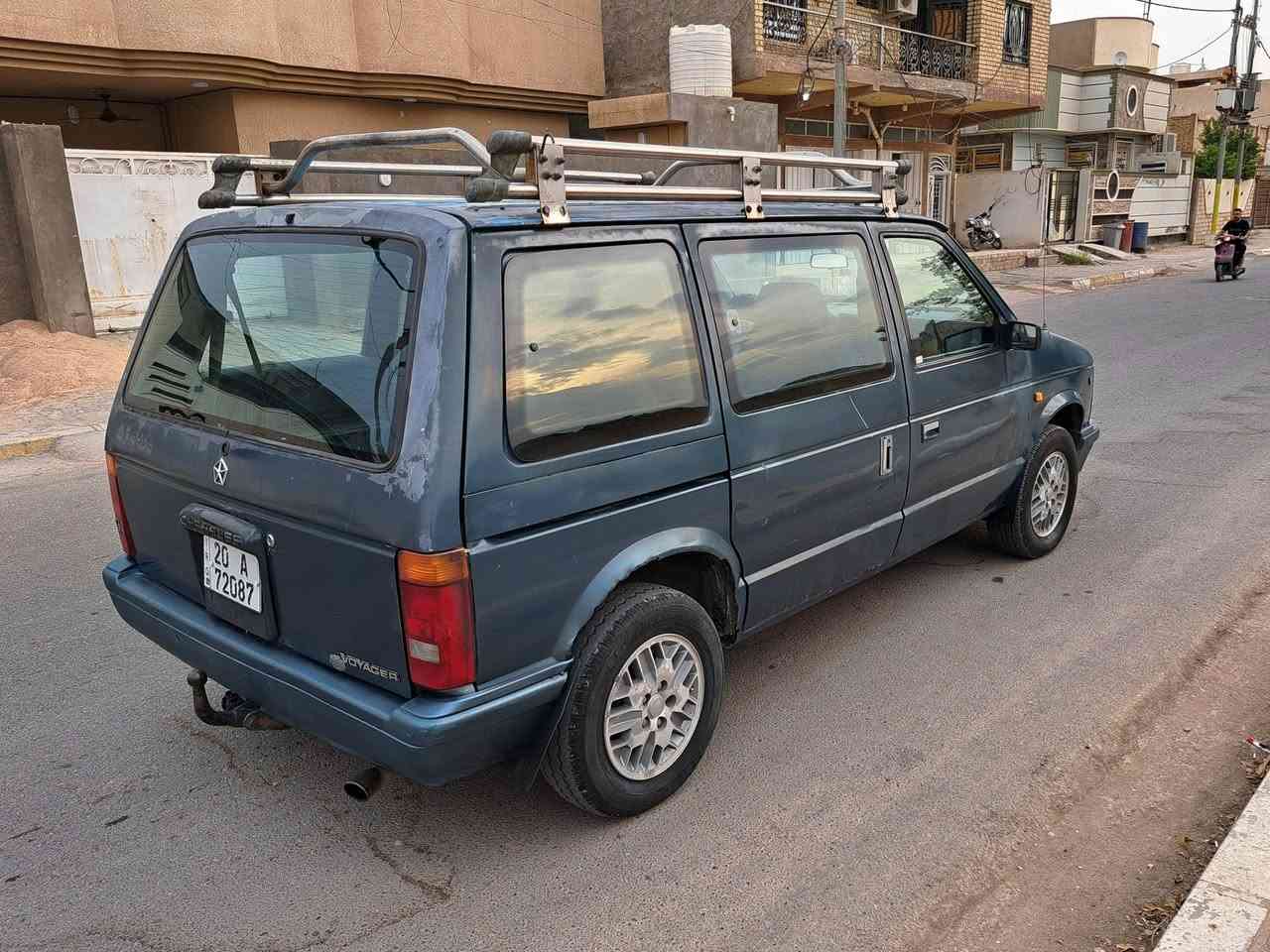 دوج كرنفال • ٧ راكب • ١٩٩٠