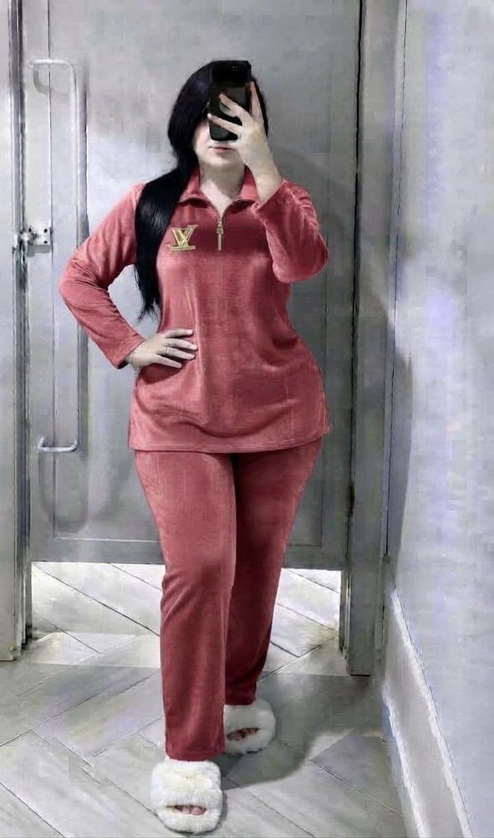 قطيفة مخمل • مقاس L.XL.2XL • ٥ ألوان