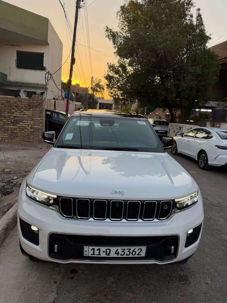 السلام عليكم جيب اوفر لاند خليجيه شركة هارمن خمسة راكب محرك ستة سلندر السيارة فول مواصفات واحد على واحد السيارة مكفولة كفالة عامة السيارة اخت الزيرو موديل 2024 خمس كامرات جكات كراسي كهرباء+خزن مومري+تدفئة تبريد كشنات +ناظور ليلي+كشنات جلد +بردات خلفيه+غراض الشركة كلها موجوده +فتحه سقف بنوراما +صندوق كهرباء +حساسات جانبيه +نقاط عمياء +حساس خلفي امامي+بصمه تشغيل عن بعد +سايد بريك كهرباء والسيارة بيها مواصفات اكثر والسيارة رقم بغداد وبأسمي 
والمكان السيدية 
والسعر 462$
وهذا رقمي ***********

