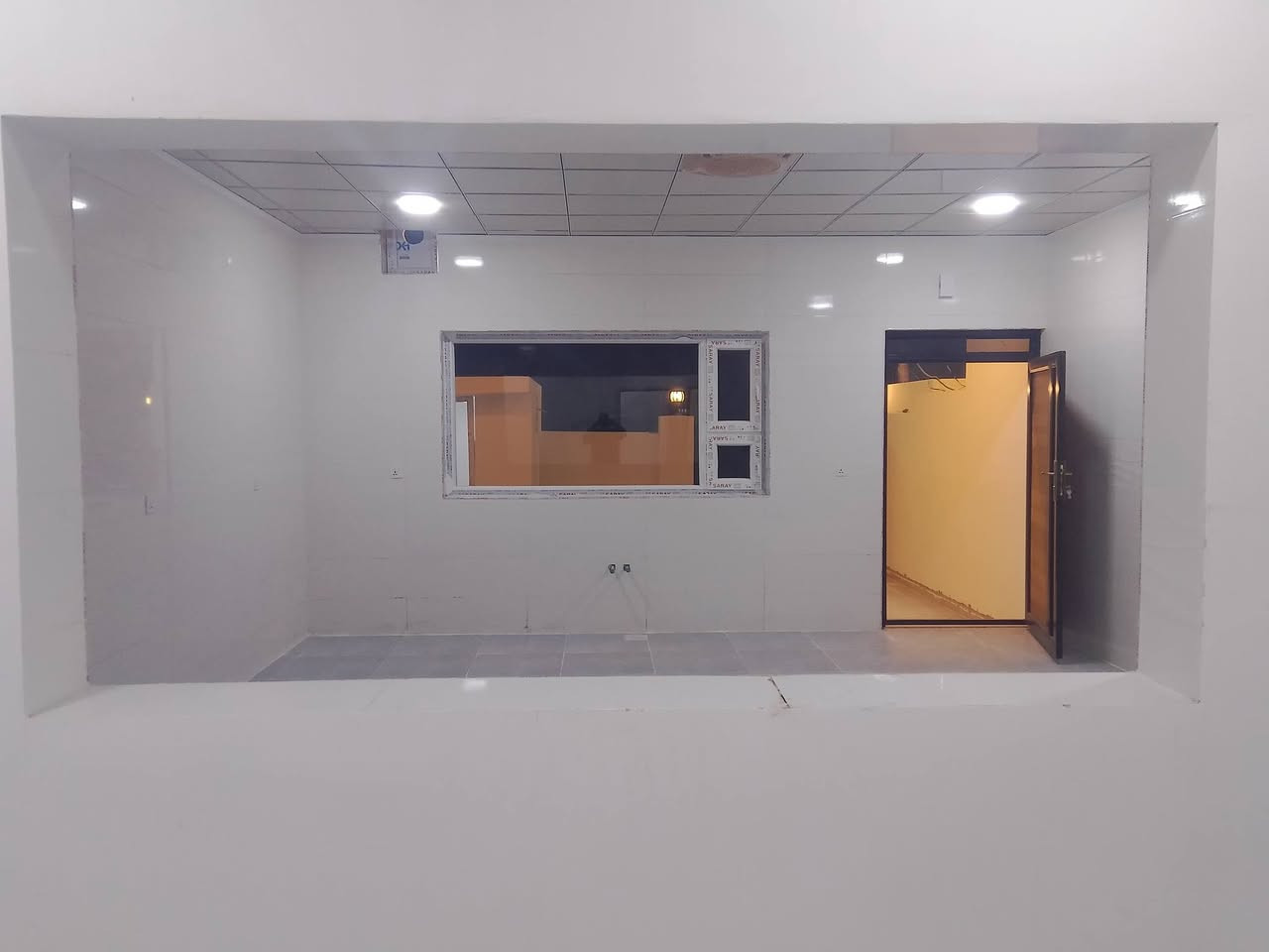 بيت للبيع توله فروش خلف مول مرواري مساحه120متر مربع بناء طابق ونص حديث نوع العقار(طابوزراعي) عدد غرف نوم2
استقبال 
صالة خطار 
مطبخ حمام صحيات كاشي سقف ثانوي السعر65مليون وبي مجال رقم الهاتف***********
