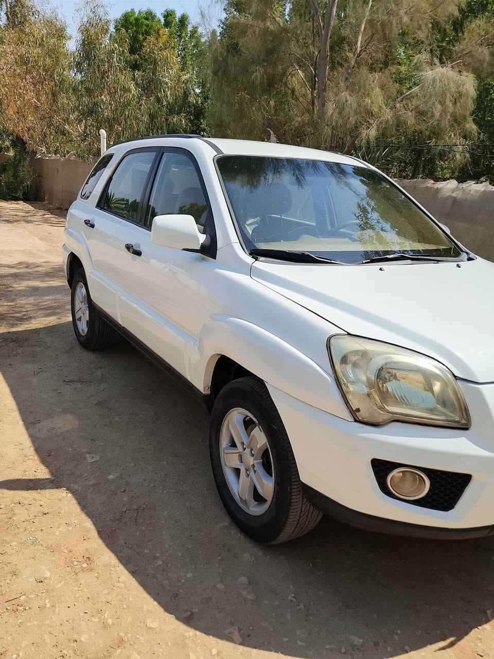 سلام عليكم للبيع كيه سبورتج خليجي موديل 2009 السياره جاهزه بيه بنيد مصبوغ نفسه الأصلي  الجاملغ الامامي بي بارد الباقي مكفوله السياره حلوه 
رقم اربيل انكليزي بسمنى السنويه 2029 جديده مكينه 2000 كير خير من الله تبريد ثلج  تخم تاير السياره حلوه السعر 107 وبيه مجال حك الجيه اتصل وتدلل ‏‪***********‬‏
