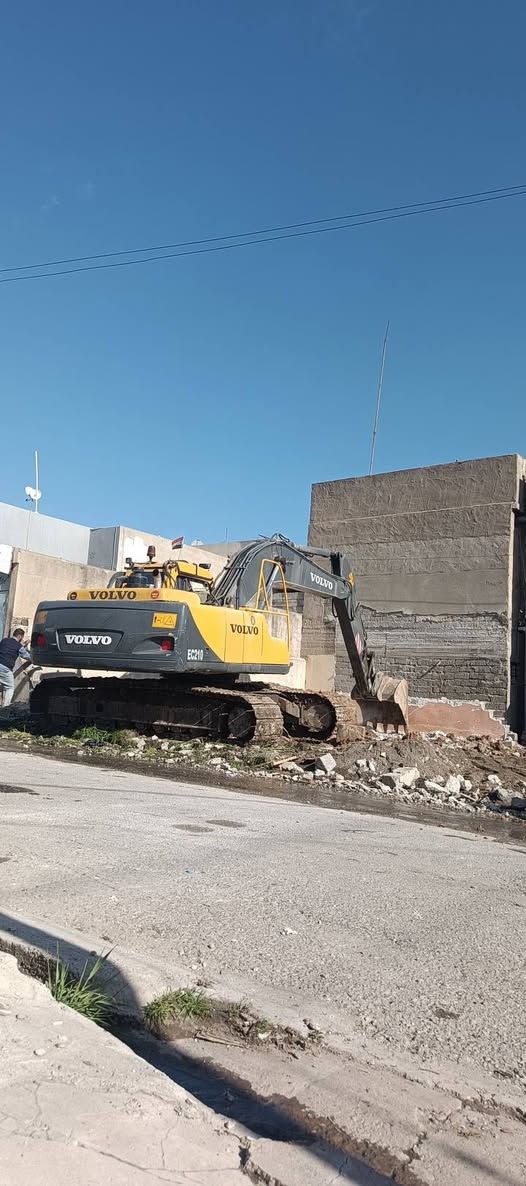 حفاره فالفو للبيع موديل 2001منفيس حجم 210 حفاره جديد ما ناقصه كلشي كبل عل شغل المكان موصل الشراي يراسلني خاص  وبيك خير ودلل ***********📞
***********📞
