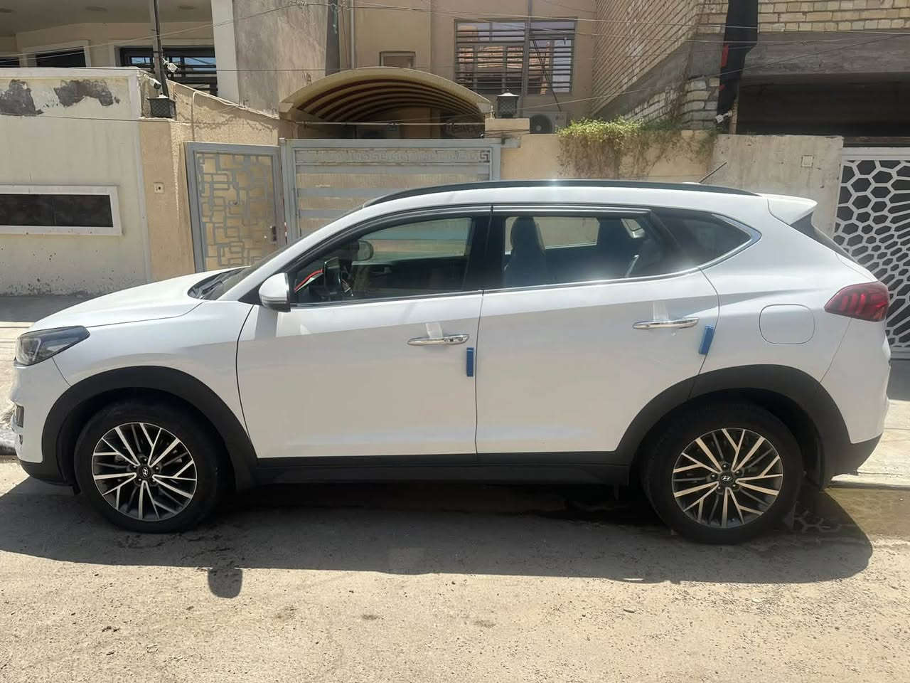 توسان 2019 خليجي 
فول مواصفات 
بصمة بانوراما
كراسي كهرباء جلد  
لايت عدسات 
تبريد قطعتين
اشاير مري 
رقم بغداد الجديد 
بيها صبغ قبق جنطة ودعامية وربع البنيد فقط 
كير مكينة تبريد مكفول ماشية 120 الف 
سعر 175 بيها مجال بسيط 
مكانها حي العامل 
***********
