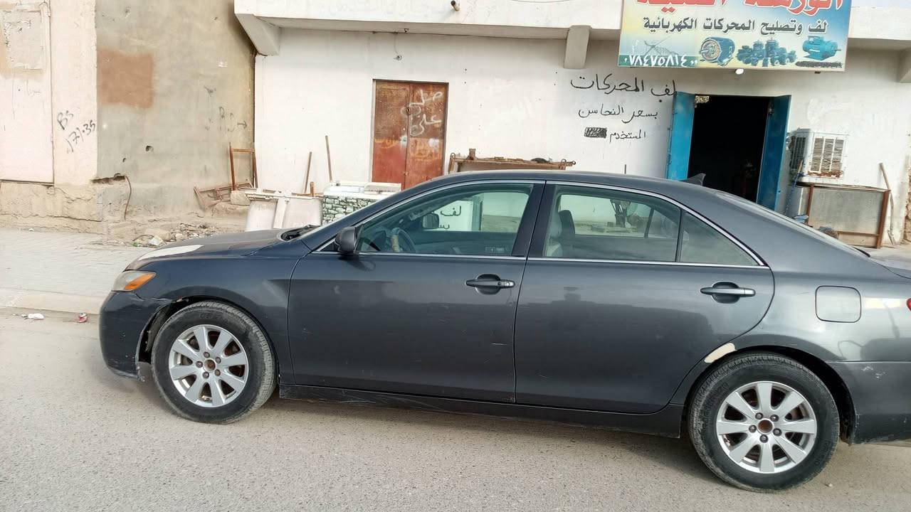 السلام عليكم
من رخصة السيد المسؤل
 كامري للبيع او مراوس حسب القناعه موديل 2007 وارد امريكي فول مواصفات glx . محرك سته سلندر كفاله والكير كفاله .صدر مجفت قبل سنه . السياره بيه اربع قطع مابين تبديل وصبغ . ولي يشاف بالعين ماينحمد  السعر 85 وبيه مجال 
***********
