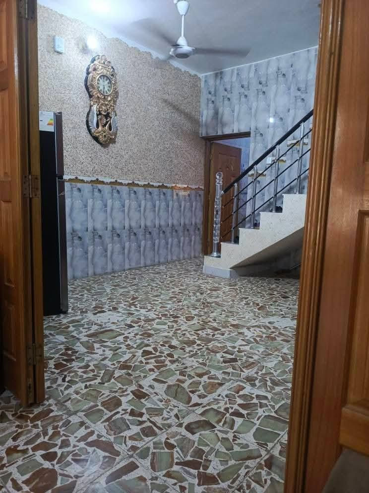 بيع بيت في كربلاء حي عامل قرب سوق وسط مساحه 120طابو صرف يحتوي على استقبال وهول ومطبخ وحمام وغرفه في طابق الاول وطابق الثاني يحتوي على غرفه سويت مع هول وصاله وحمام وغرفه 
مع الاثاث ‏‪***********‬‏اتصال ع هذا رقم
