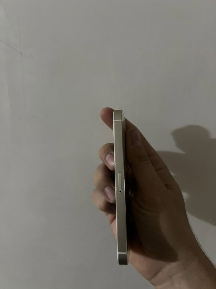 ايفون 5s تحفه من سنة 2012
الجهاز ذاكره 64
نضافة 100%
كلشي شغال بيه 
بصمه شغاله 
للبيع 
***********

نص مكتوب في الصور:
- لا يوجد SIM ٦:٢٣ م عام حول الاسم iPhone إصدار البرنامج 12.5.8 اسم الطراز iPhone 5s رقم النموذج ME313LL/A الرقم التسلسلي C39LL0SHFFFV الشبكة غير متوفر الأغاني . الفيديوهات . الصور