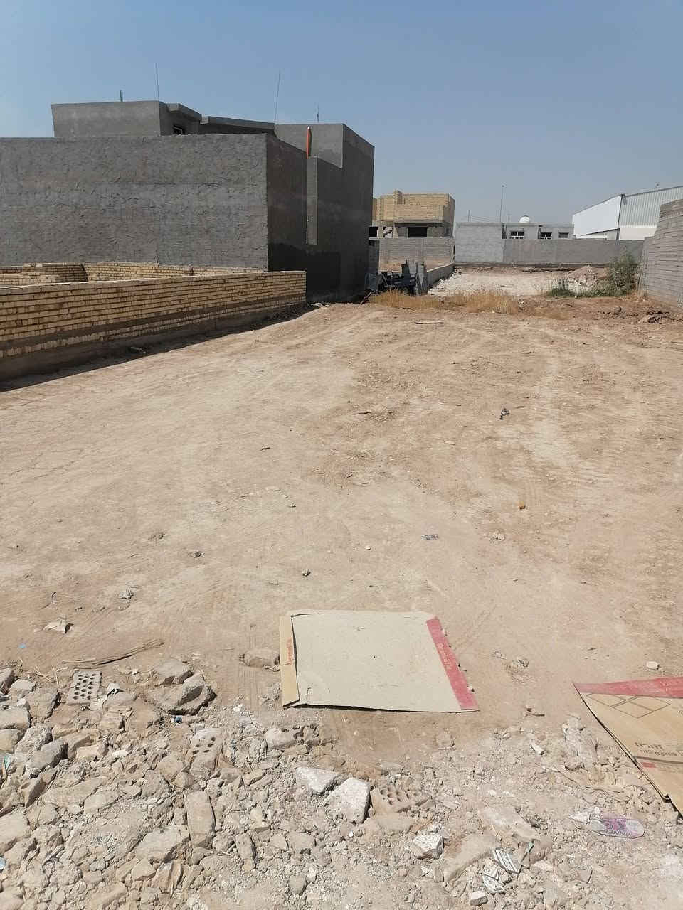 قطعه أرض طابو زراعي قانون ٢٥ مساحته ١٥٠ متر مقابيل ملعب هشام زليزل( تبعد ٤٠ متر) عن الطريق المؤدي إلى قرية عطا الله موقع مميز جاهزه للبناء كما هو موضح في الصور والفيديو أدناه للاستفسار مراجعه مكتب القريني للعقار الجمعيه بالقرب من السايدين *********** او ***********
