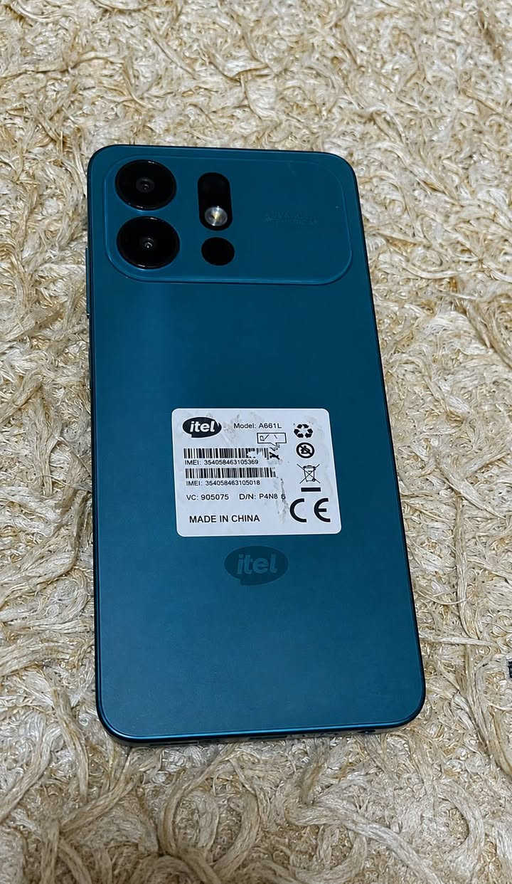 موبايل itel a100
جديد صارله اقل الشهر ما مفتوح كلش نضيف 
ذاكره 64 بطاريه 5000 سعره 140 ويا الكارتونه مالته وشاحنه اصليه وكفر للجهاز
*********** بي واتساب
