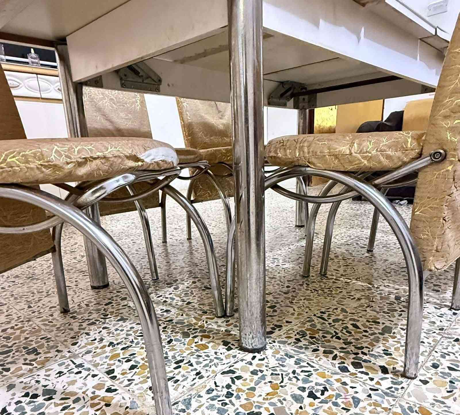 اغراض بيت للبيع المكان الدور
