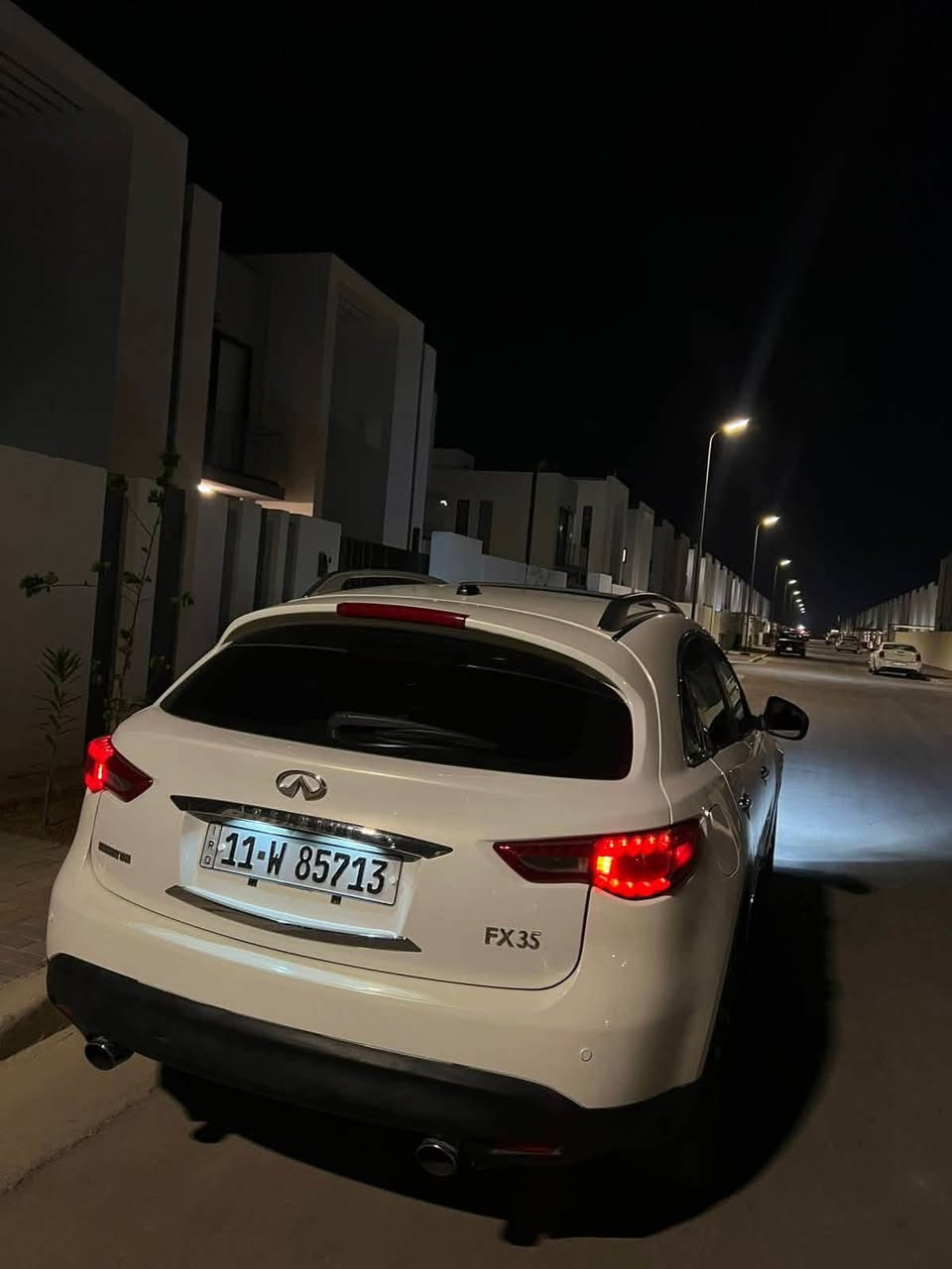 بما انه السوگ خارط و ماكو لا بيع ولا شراء و اللي يخابرون ما شاء الله اذا انت مخلي سعر السيارة الف دينار يجي يگلك هواي و يم الكوري و الصيني يدفع دفترين و هو مرتاح

قيمها باللي يرضي الله ما اريد انطي سعر 

انفنتي fx35 موديل 2011

لون ابيض صدفي مصبوغة حزام 

حادث غرق مبدل ضفاير و عقول 

السيارة اصلها فور ويل محور تو ويل 

مكينة نضيفة ممفتوحة 

ادامة كاملة جديد بلكات نوزلات مجاول 

گير جديد تيست 

اكسل جديد تيست 

صدر خلفي جديد 

صدر امامي نضيف ناقصة بس دبلات 

زوج تايرات جديد 

مواصفات السيارة : 

محرك v6 vq35 

كامرات 360 

حساسات 360 

مري قلاب 

فتحة سقف 

دخول ذكي 

كشنات كهرباء جلد تدفئة تبريد 

خزن ميموري 

جنطة كهرباء 

تحكم ستيرن 

السيارة اكفلك گشر نضيف و ميكانيك بشرط 

رقم بغداد مشروع وطني جديد تحويل مباشر ثاني يوم 

للاستفسار الاتصال ***********
