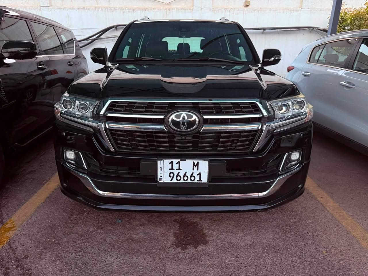 تويوتا لاند كروزر VXS
موديل 2016

المحرك: 5.7 لتر V8
ناقل الحركة: أوتوماتيك
الممشى: 144,000 كم
السعر: 48,500 دولار – قابل للتفاوض
الموقع: بغداد – العراق

المواصفات والحالة:

* محرك V8 سعة 5.7 لتر، قوي وسلس بالأداء.
* ناقل حركة أوتوماتيكي.
* مقاعد وداخلية جلد فاخرة.
* نظام تكييف مزدوج.
* كاميرا خلفية مع حساسات للمساعدة على الاصطفاف.
* السيارة بحالة ممتازة ومحافظة وجاهزة للاستخدام.
* سجل صيانة كامل متوفر.
* بدون حوادث وعنوان نظيف.
* إمكانية فحص وتجربة السيارة متاحة.

لاند كروزر الأسطورية التي تجمع بين الأداء القوي، الراحة 

والفخامة، والاعتمادية العالية على الطرق وداخل المدينة.

للاتصال:

***********
