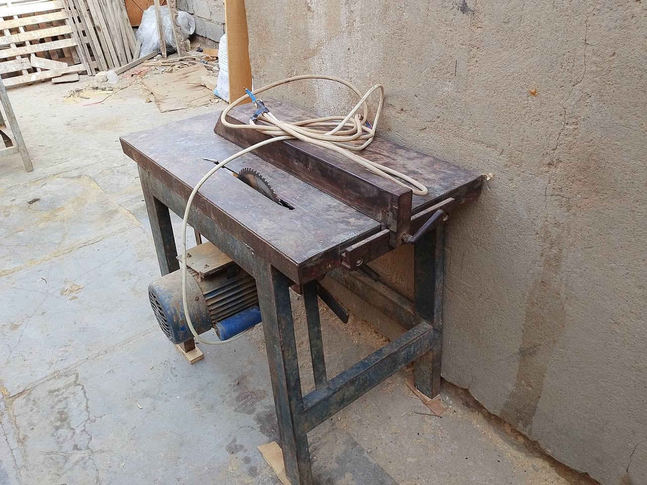 منشار للبيع موتور خمسه حصان سنكل***********
