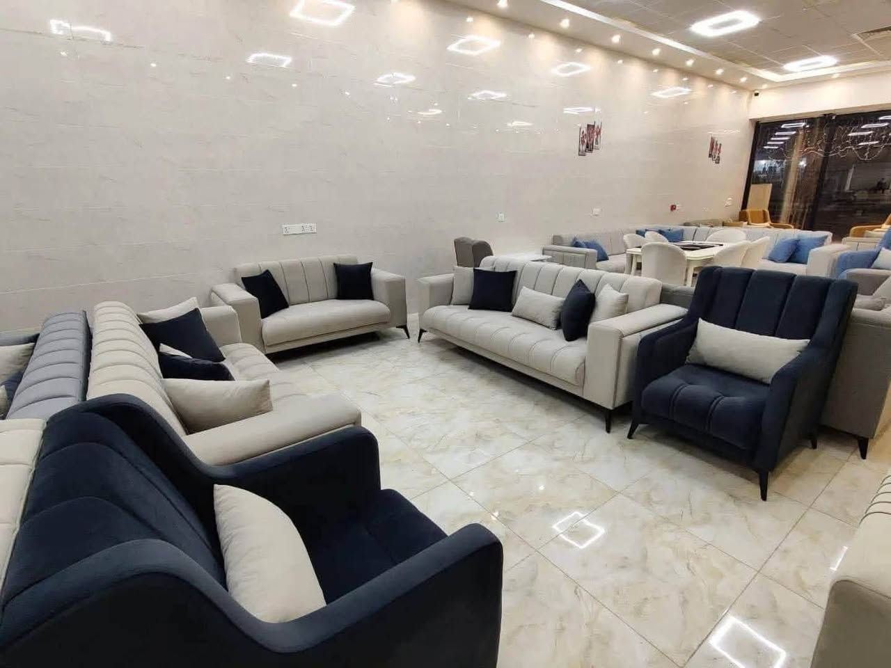 🛋️ تشكيلة قنفات فخمة وبأسعار تناسب الجميع ✨
إذا تدور على الراحة والأناقة، وصلت للمكان الصح!
✔️ تصاميم عصرية وكلاسيكية
✔️ خامات ممتازة وجودة مضمونة
✔️ ألوان ومقاسات متنوعة تناسب كل بيت
✔️ أسعار منافسة 

📍 للحجز أو الاستفسار راسلنا على الخاص. ***********
🚚 التوصيل متوفر حسب المنطقة.

خلّي بيتك أجمل بقنفة تجمع بين الفخامة والراحة. أهلاً وسهلاً بكم
