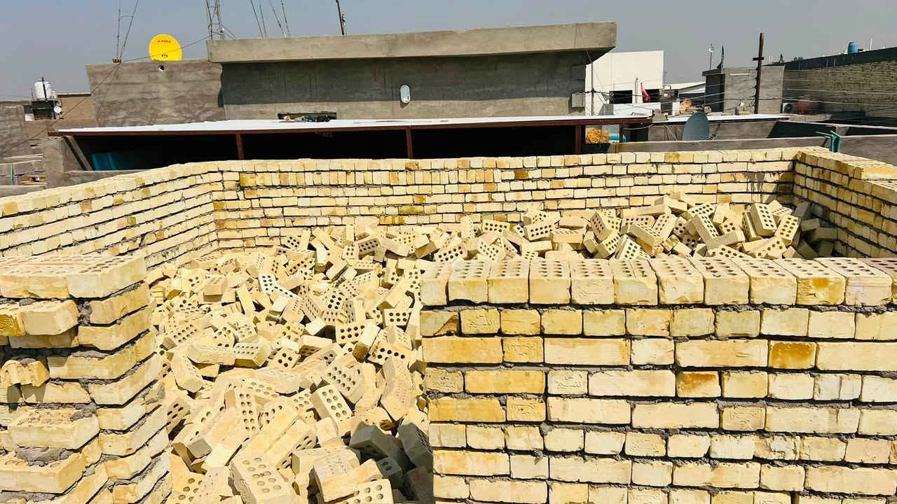 ‏سلام عليكم بيت 100 متر كامل كهرباء وماء مجاري طابقين للبيع العنوان الصويرة مقابل الكراج الموحد نوع الجنس زراعي مقابل الشقق سعر 35 وبي مجال هاتف ***********
