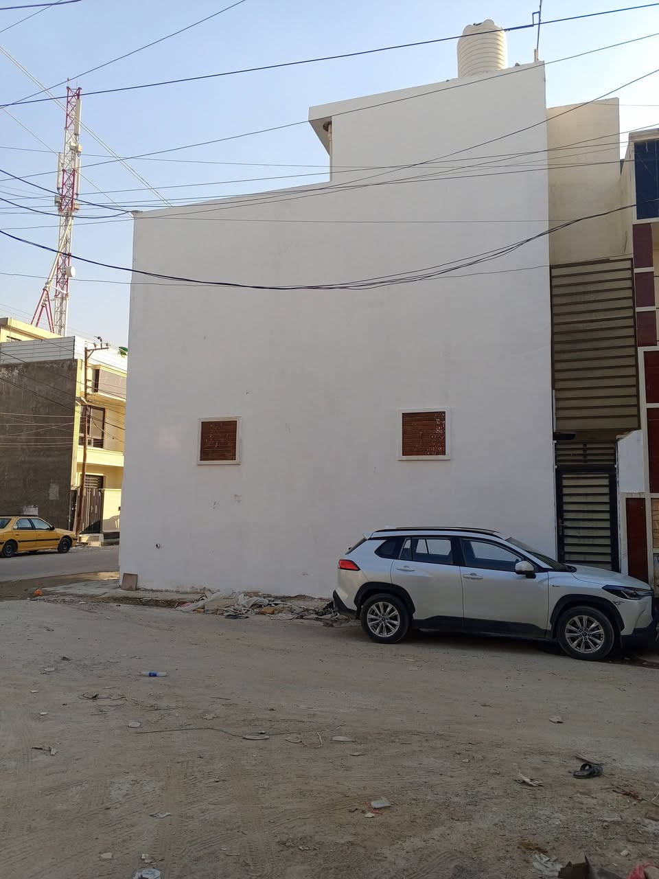 مشتمل ركن 55 متر السلطان شارع البنجرجي البيت فارغ وجاهز للسكن مايحتاج اي شي الشارع الامامي 15 متر والجانبي 10 متر التفاصيل كامله في صور المنشور للاستفسار الاتصال ***********
السعر 90 وبيه مجال للشراي الي يتصل
