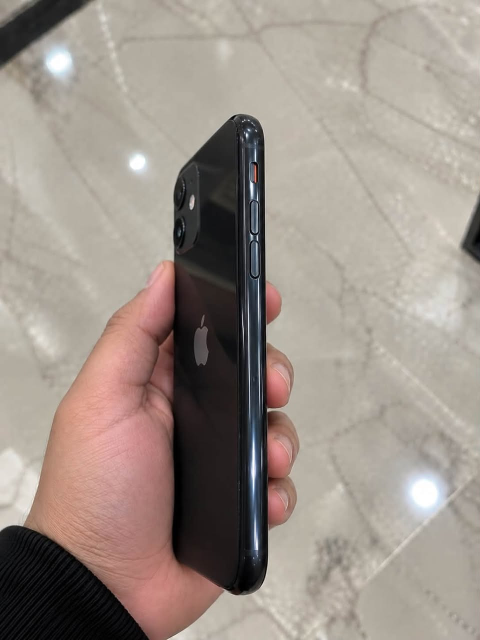 � للبيع iPhone 11 العادي
✨ المواصفات:
• الموديل: iPhone 11
• الذاكرة: 128GB
• البطارية: مبدلة أصلية 100%
• الجهاز شغال وجاهز للاستخدام
• حالة الجهاز موضحة بالصور 📸

💰 السعر: 300 ألف دينار فقط

📍 المكان: كركوك

✅ الجهاز موجود للفحص والتجربة قبل الشراء
✅ أنطي شرط للمشتري بعد الفحص والتأكد من الجهاز
✅ البيع للجادين فقط

📲 للاستفسار والتواصل واتساب:
***********

🔥 للمهتم يراسلني واتساب، والجهاز ينفحص على الطبيعة قبل الشرا

نص مكتوب في الصور:
- للبيع iPhone 11 أداء قوي .. بسعر مناسب الموديل iPhone 11 الذاكرة 128 GB البطارية مبدلة أصلية 100% الجهاز شغال وجاهز للاستخدام السعر 300,000 ألف دينار فقط المكان كركوك للاستفسار واتساب *********** أنطي شرط بعد الفحص الجهاز موجود للفحص والتجربة للجادين فقط