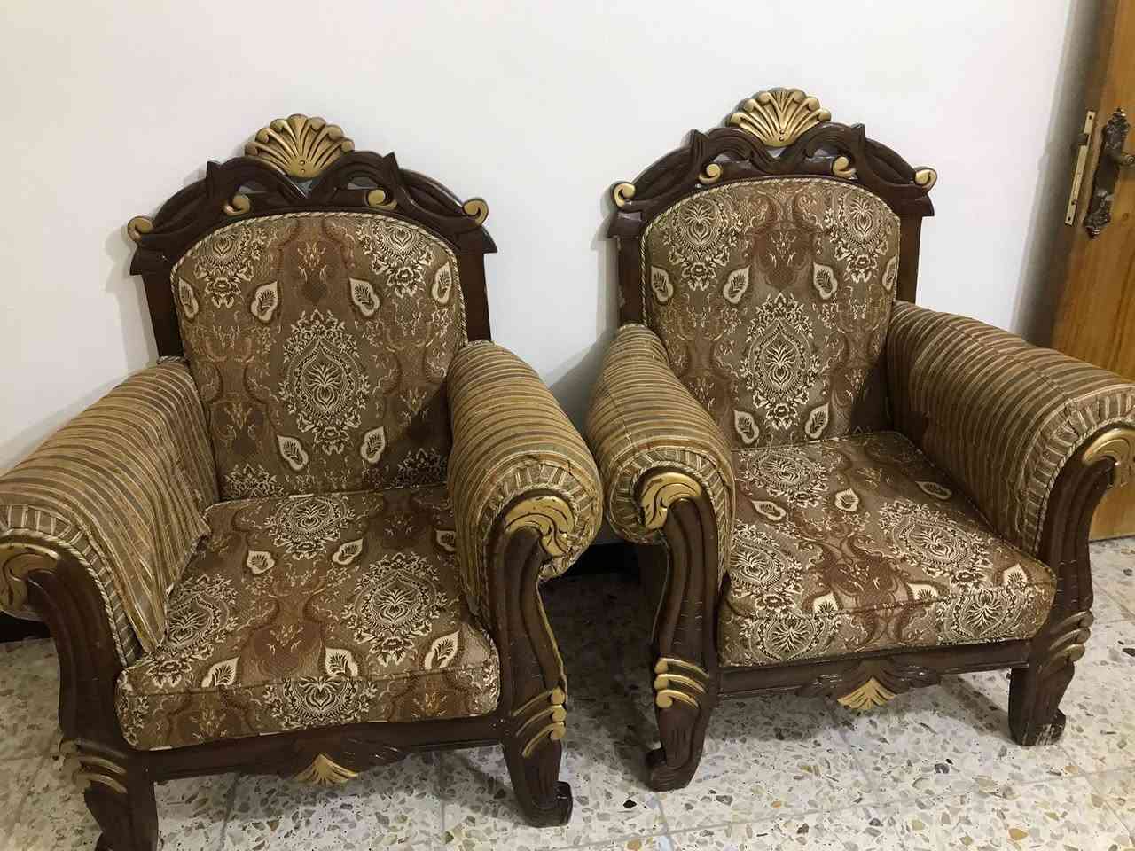 سلام عليكم للبيع تخم تركي عشر مقاعد السعر ٢٠٠ الف وبي مجال لاتصال على ***********

