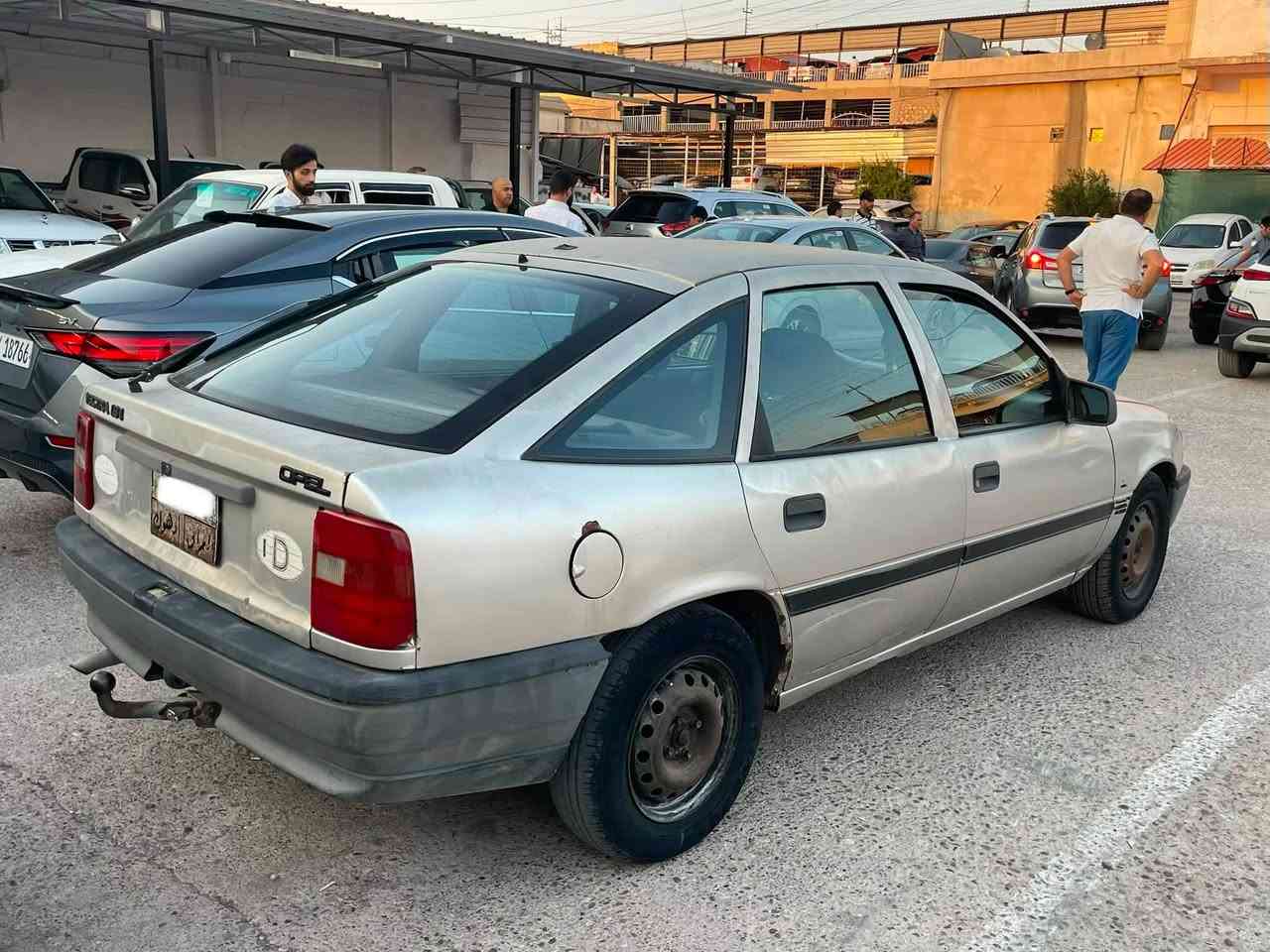 اوبل فيكترا موديل 1992
حجم محرك 18
محرك بيها ديكل ازرق
هيكل سياره نضيف
بيها جاملغ خلفي شوية صبخ سياره بدون ضربة 
سيارة مال بيت 
وكالة بسمي تحويل شرط 
غرامة عليها 150 الف 
سياره حلوة بس بي قطع واحد صبخ شوية 
مكان سيارة عقرة 
رقم تلفون واتساب فايبر 
***********
