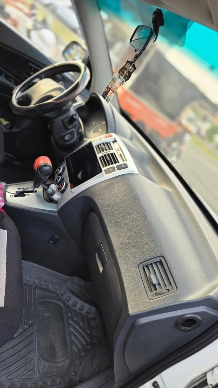 🚗 للبيع توسان موديل ٢٠٠٩ 
✅ مكينة ٢٠٠٠ دوش
✅كفاله عامه بس الباب الخلفي بيه فقط بارد 
✅كير محرك خير من الله
✅شاشه 
✅ مسويلها ادامه كامله 
 سياره جاهزة وكلشي مبين بالصور
📍 مكانها بغداد 

السعر 💵 : ١١٥ وبيه مجال
للتواصل : ***********

