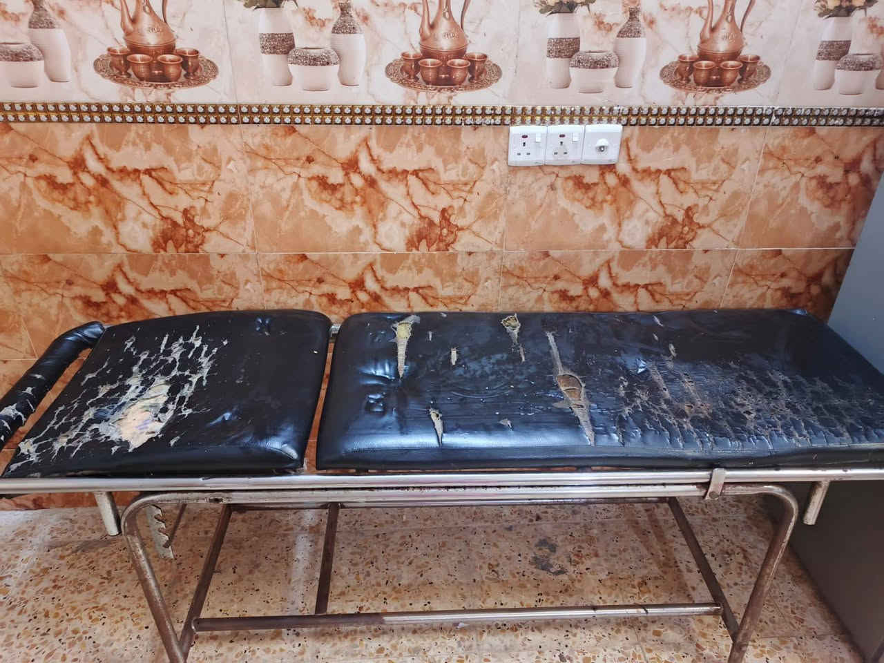 ثلاجة نضيفة جدا مامصلحة حجم 24 ب350 بيها
زوالي ام الريشة ب25
الحمرة والزرقاء على 20 والصغار على 10
سدية ب60 بغداد الزعفرانية الرقم ***********
