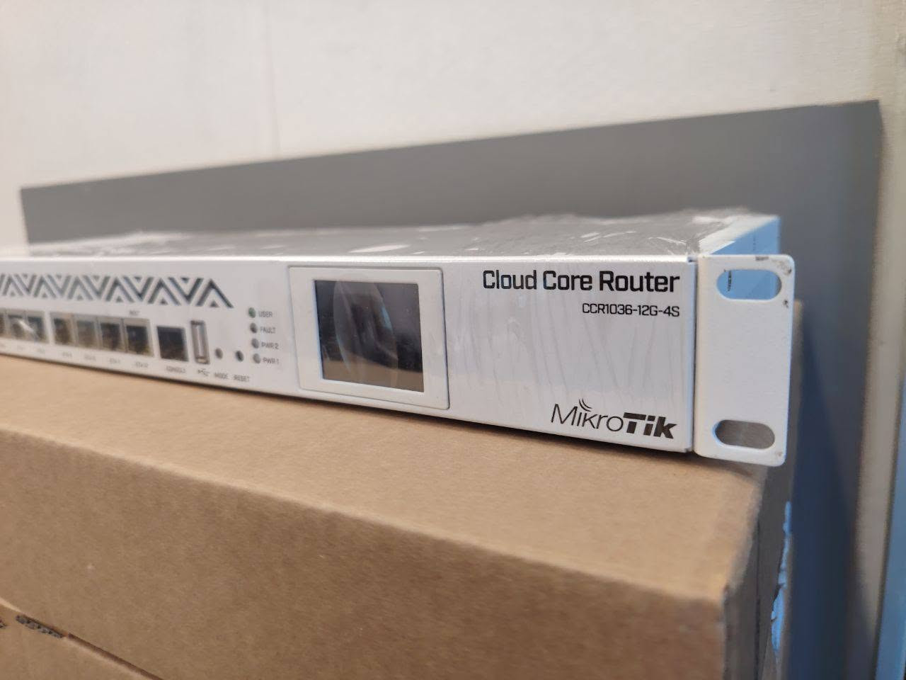 - 1036 - 1G - 4SFP
 -   عادي محدث- 
- دبل بور سبلاي-
- مستعمل نظيف - 
مفحوص وجاهز ويوجد تصوير فيديو أثناء الفحص

السعر 700.000 

للإستفسار والتواصل *********** واتساب توجد خدمة توصيل خلال 24 ساعة
