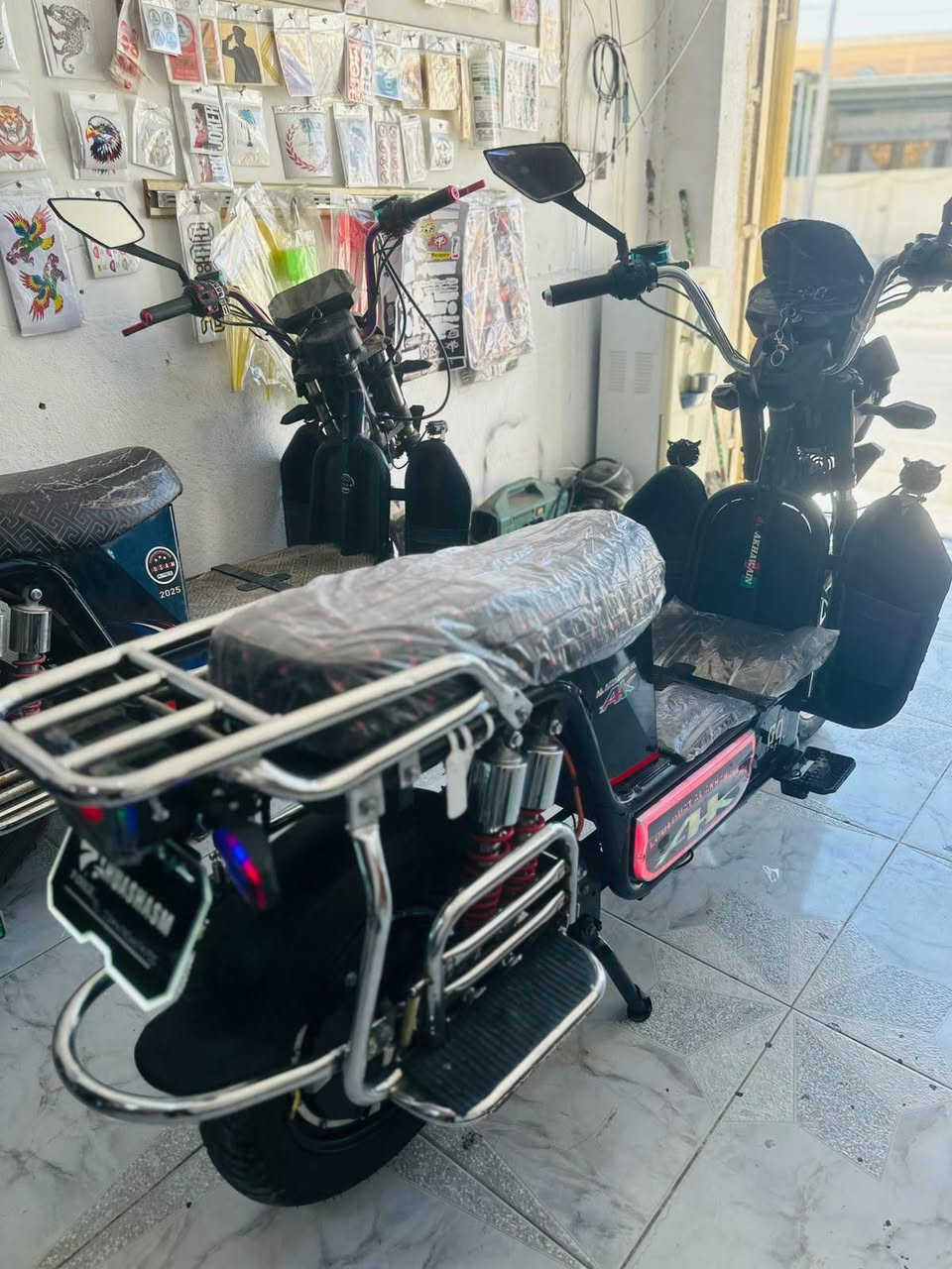 للبيع موطور شحن شكل ٢٤ موطور حيل نضيف وبطاريته علا فحص وكهربائياته كلها شغاله 
السعر 450  وبي مجال بسيط 
للتواصل *********** 

عنوان قضاء هيت حي الاطفاء مقابل جامع حارث بن يزيد معروف بجامع شيخ مهند 
واي واحد يريد يسحب موطور من جمعيه اشتري من عنده بسعر لي يعجبه 
يتوفر بطاريات وبيع وشراء الدراجات وصيانه وغسل وكماليات كافه دراجات شحن بأسعار مناسبه
