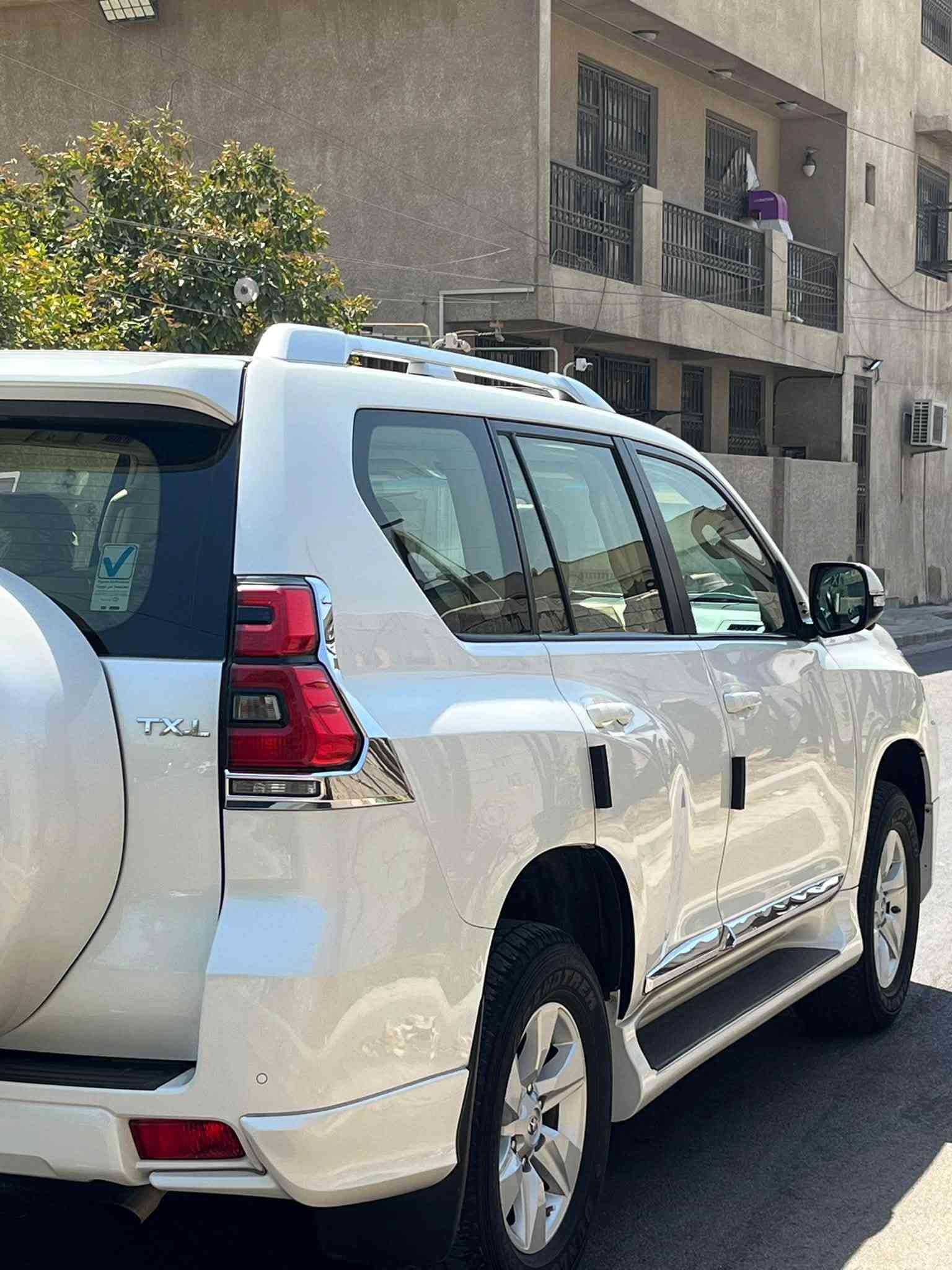 السلام عليكم
تيوتا برادوTXLام الطفايه (sas)

دبل تانكي 

رقم بغداد بأسمي تحويل ثاني يوم 

سته سلندر 
فور ويل 
فتحه سقف 
بصمه تشغيل
لايت زنون هايلوجين 
حساس امامي وخلفي 
كامره اماميه خلفيه جانبيه 
مري شفط 
اشاير ترحيب 
تشغيل عن بعد 
مري قلاب 
٣قطع تبريد 
سبير تعليك 
كشنات وكاعيه مغلفه جلد 
وباقي المواصفات المعروفه 

(ملاحضه فقط مكينه مفتوحه بل شركه وكل صيانتها بل شركه )

سونر مرفق بل منشور 

السعر360 مجال للشراي 

مكاني بغداد حي الاعلام 

***********
***********

