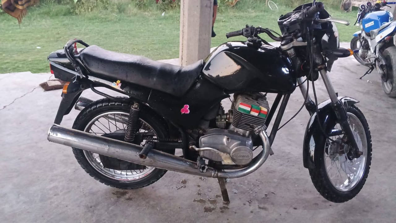 بسم الله الرحمن الرحيم  سلام عليكم جاوه  محسن موديل 2003 للبيع والمراوس السعه مال محرك 350cc يعني طيران معدل180 محرك بستمين  دراجه حلوه ونضيفه تايرات جديد دبلات كلها شغاله سعر 950بيها مجال.
***********
بسم الله الرحمن الرحيم  سلام عليكم جاوه  محسن موديل 2003 للبيع والمراوس السعه مال محرك 350cc يعني طيران معدل180 محرك بستمين  دراجه حلوه ونضيفه تايرات جديد دبلات كلها شغاله سعر 950بيها مجال.
