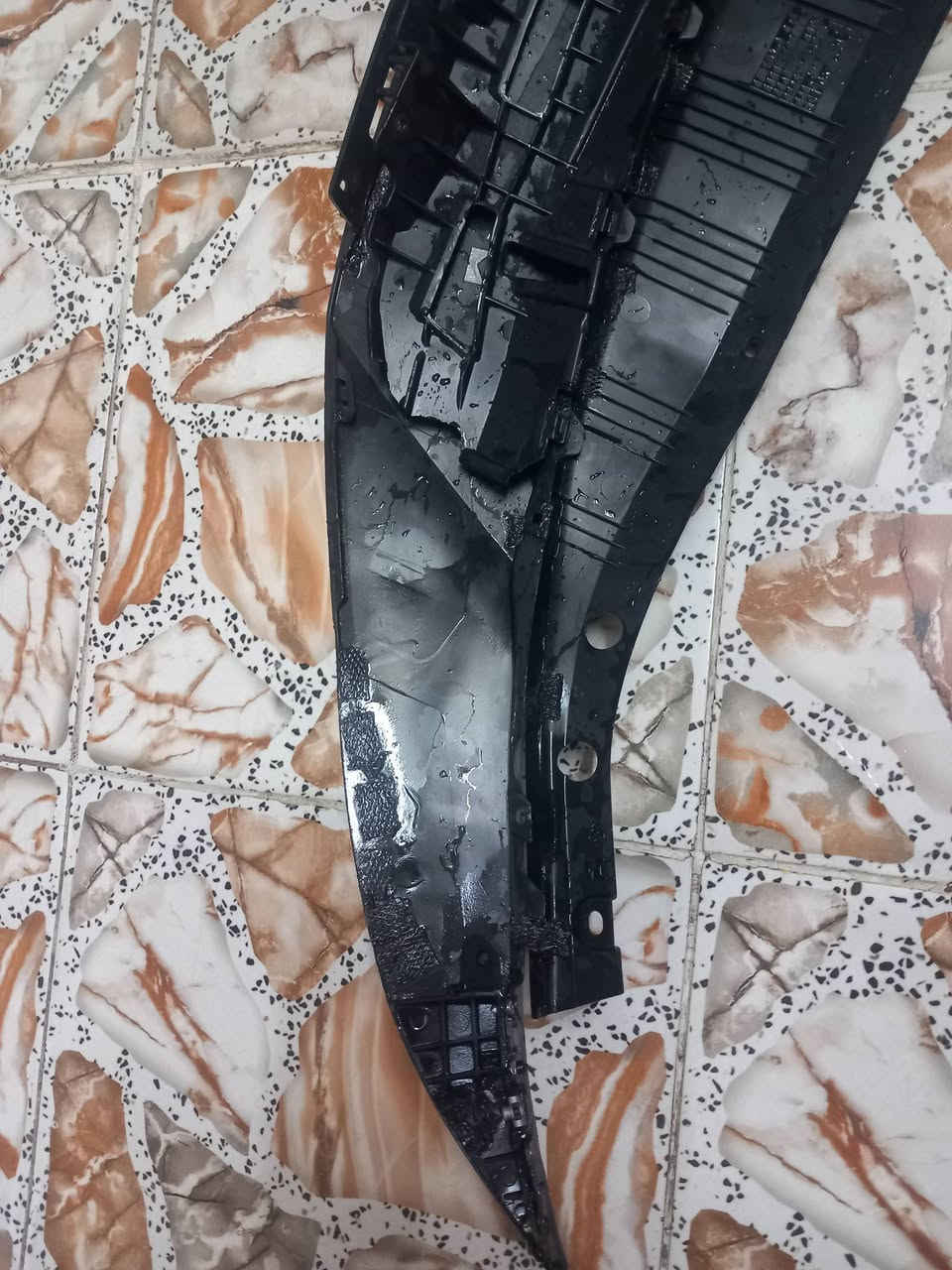 السلام عليكم 
كصه النترا ٢٥
بيه تصليح شي قليل
***********
مكان بغداد
