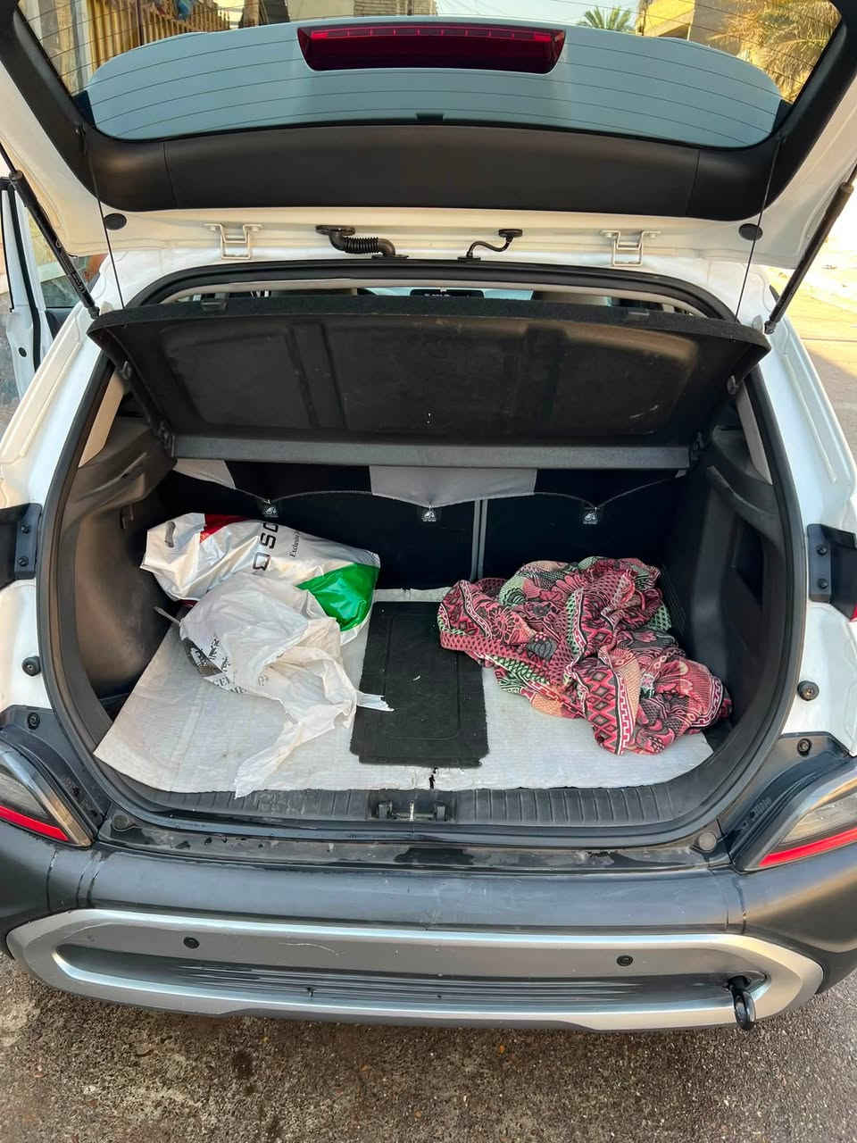كونه 2022لون ابيض
محرك 2000دوش 130$بيها مجاد بصيط
حادث جدا بسيط بدون دواخل 
السونار مرفق داخل الصور السياره بيها بارد 
شويه صبغ غير هاذه كفاله 
السياره ماشيه 57739mi
نص فول السياره 
1-بصمه تشغيل
2-بصمه ابواب 
3-اشاير مري 
4-مري شفط
5-رادار جانبي +امامي 
6-كشنات جلد 
7-انطمه قيادهNORMAL+SPORT+SMART
مكان السياره شعب شارع الصحه 
***********سيد غسان ابو حسن
