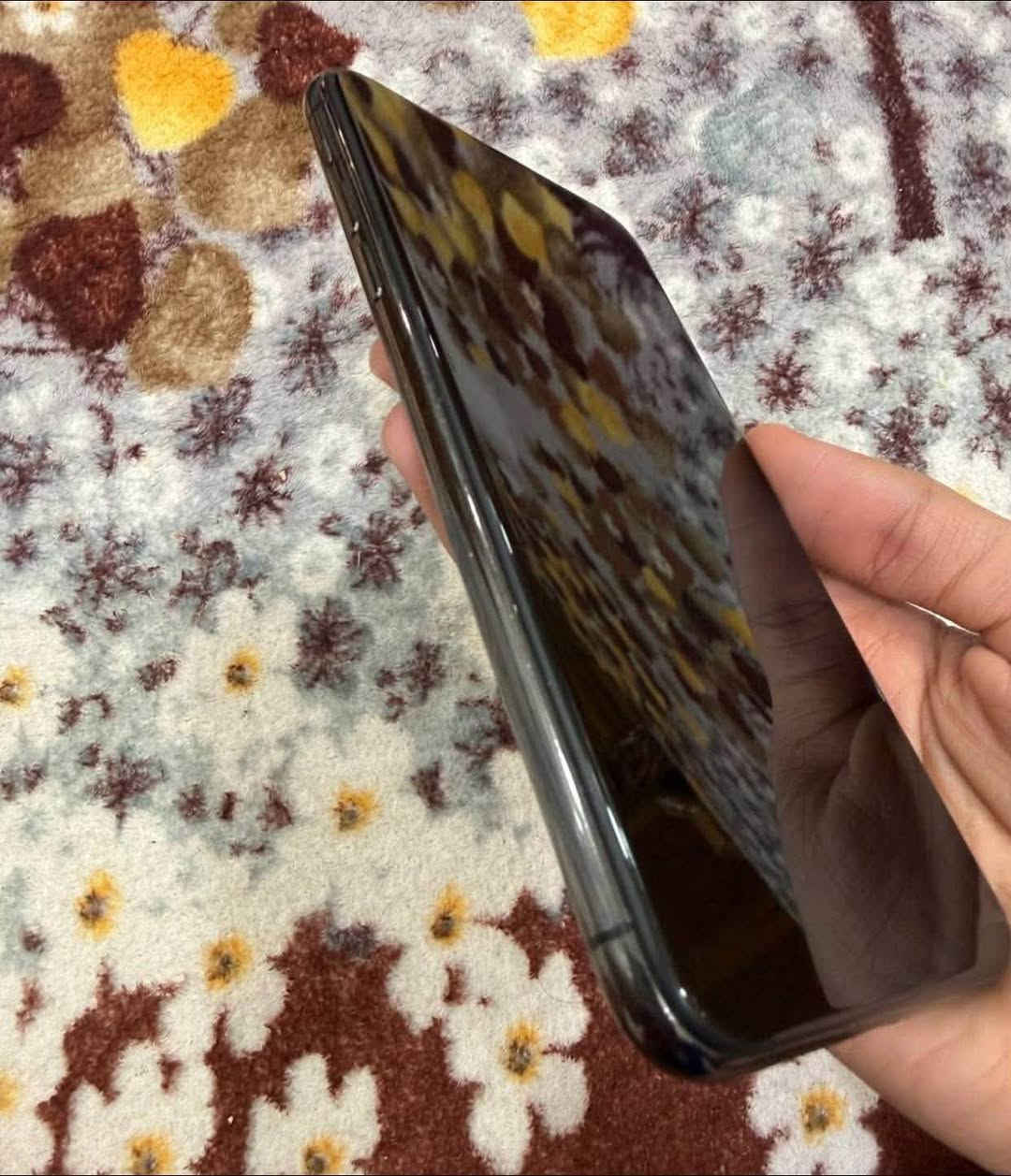السلام عليكم ايفون ١١ برو ماكس ذاكره ٥١٢
مبدل بطاريه وشاشه فيس آيدي شغال 
جهاز نضيف مكاني بابل القاسم *********** 
سعره ٢٧٠ وبي مجال بسيط

