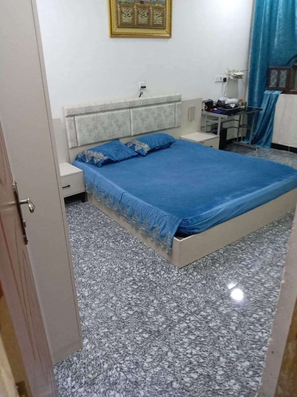 بيت للبيع مساحة 150 متر مفصول حالياً مؤجر الطابق الأول ب450 والطابق الثاني ب400 البيت حالياً بي عالم مؤجرين البيت زراعي سند 25 في منطقة الشرطه الخامسه قرب جامع الجميلي  للتواصل واتساب فقط ***********
***********
