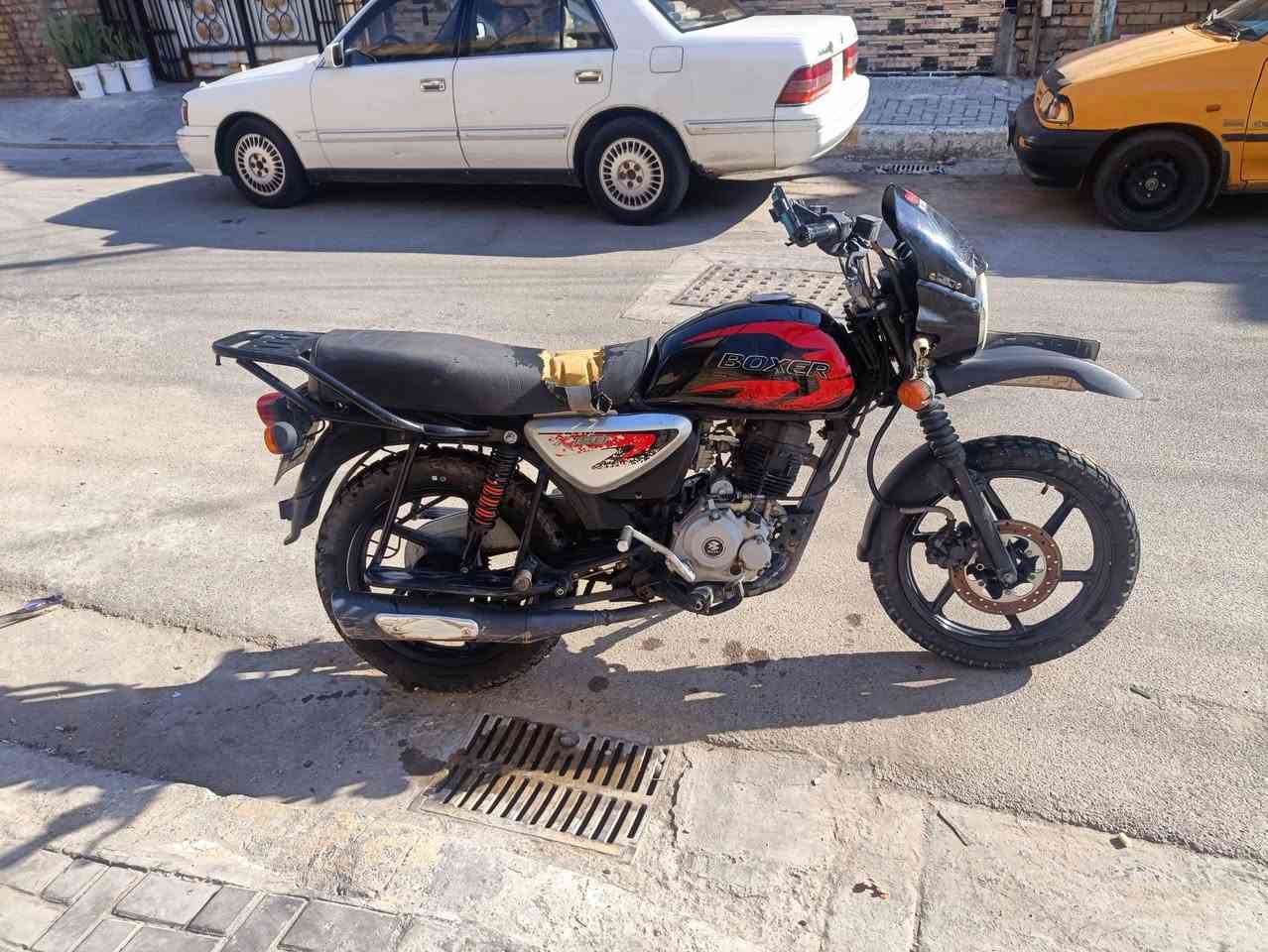 سلام عليكم بوكسر موديل ٢٢ مرقم كامل بس احولك إدراجه يحتاجلهة تجفيت يعني بدايته مكاني بغداد الشماعيه السعر مليون أو ستميه وبيهة مجال حك لجيه 
رقم ***********
