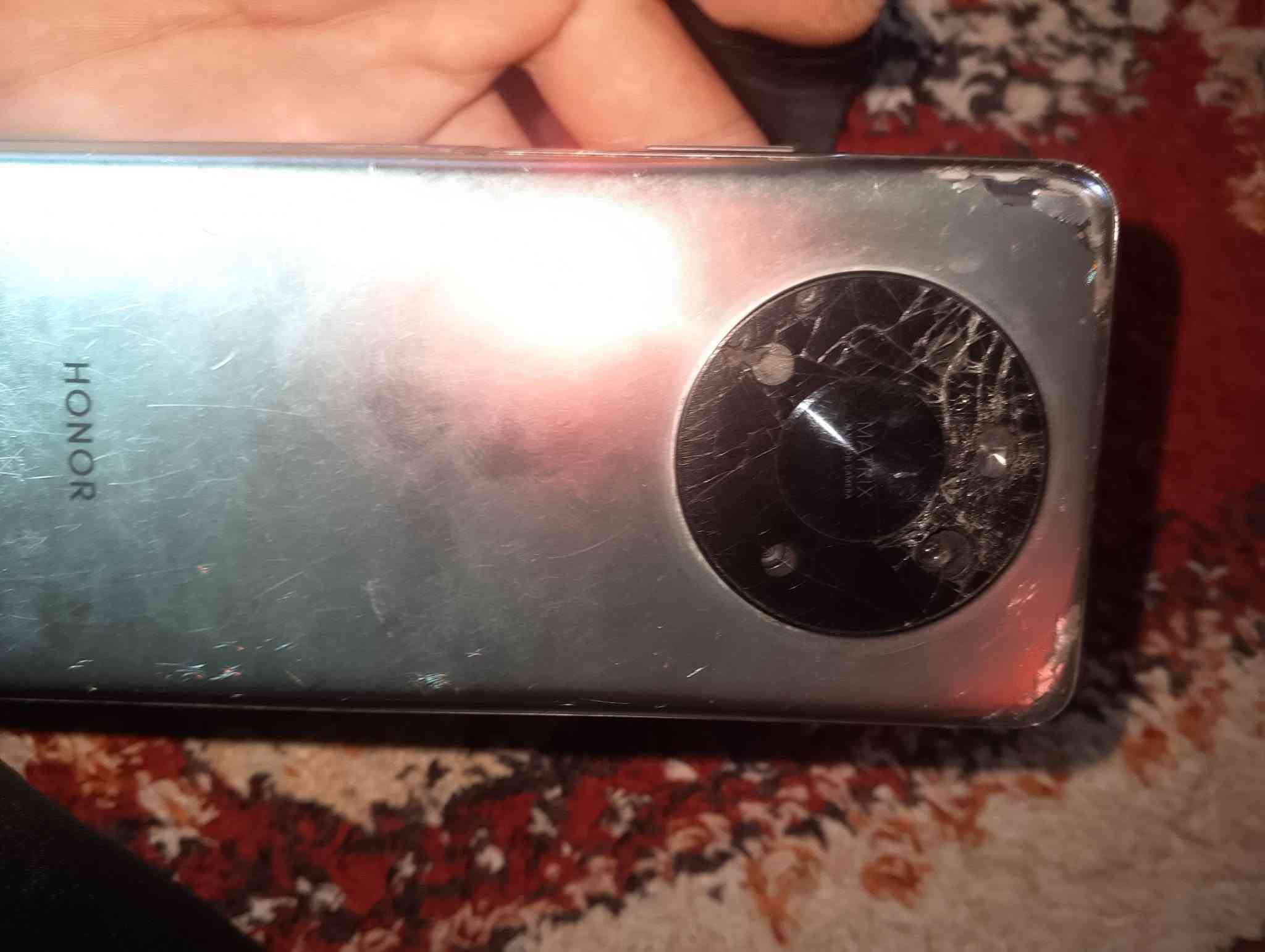 هونر للبيع x9 سعره 150 وبي مجال لشرايه  شاشه شخطين مبينه بل تصوير كامره تشتغل بس تبدل زجاجية 10الاف
ذاكره 256
رام 10 
0788172737
هونر للبيع x9 سعره 150 وبي مجال لشرايه  شاشه شخطين مبينه بل تصوير كامره تشتغل بس تبدل زجاجية 10الاف

نص مكتوب في الصور:
- حول الهاتف اسم الجهاز HONOR X9 الموديل ANY-LX1 رقم الإصدار 7.1.0.253(C185E63R2P3) GPU Turbo إصدار الأندرويد 7.1 MagicOS 13 المعالج المركزي Qualcomm Snapdragon 680 IMEI 862158060551366 862158060561373 ذاكرة الوصول العشوائي 8 غ.ب + 8 غ.ب (HONOR RAM Turbo) وحدة التخزين الداخلية المساحة الفارغة 25.3 غ.ب. من المساحة الإجمالية 256 غ.ب دقة الشاشة 1080 × 2388 تحديث نظام متجر Play 1 شباط، 2023